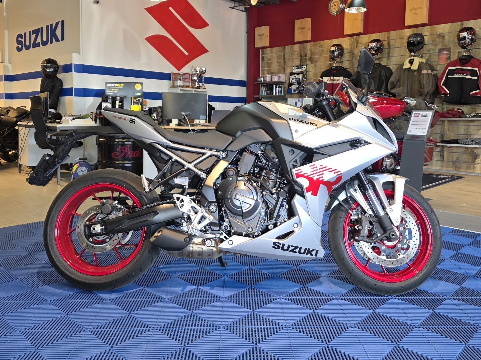 SUZUKI GSX 8 R