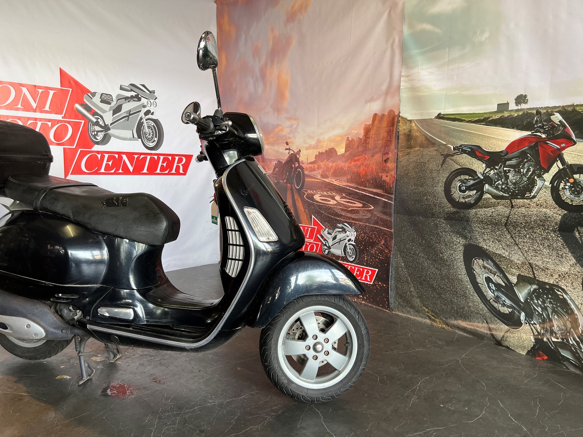 PIAGGIO Vespa 200 GT-showroom-element-2
