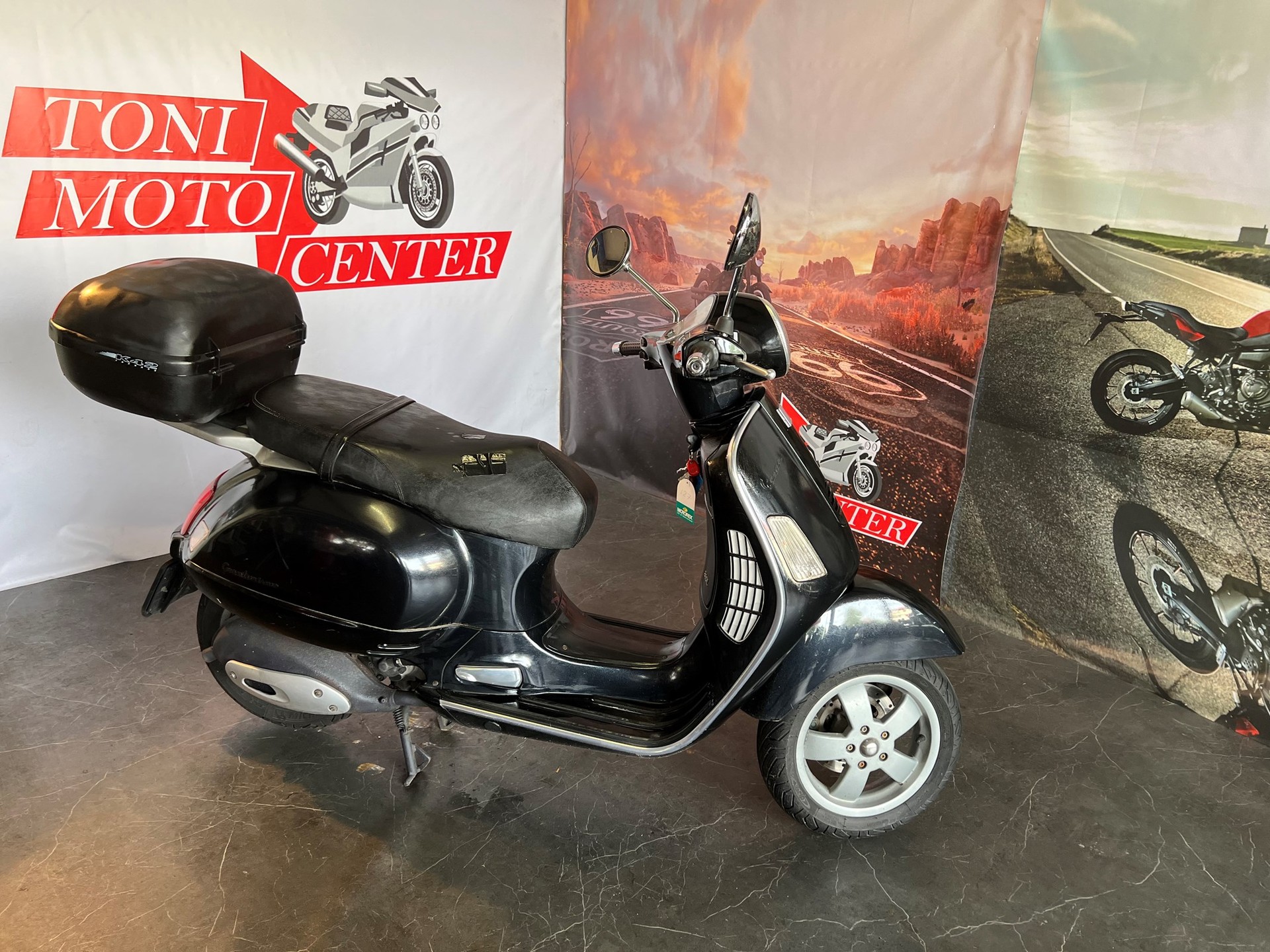 PIAGGIO Vespa 200 GT-showroom-element-1