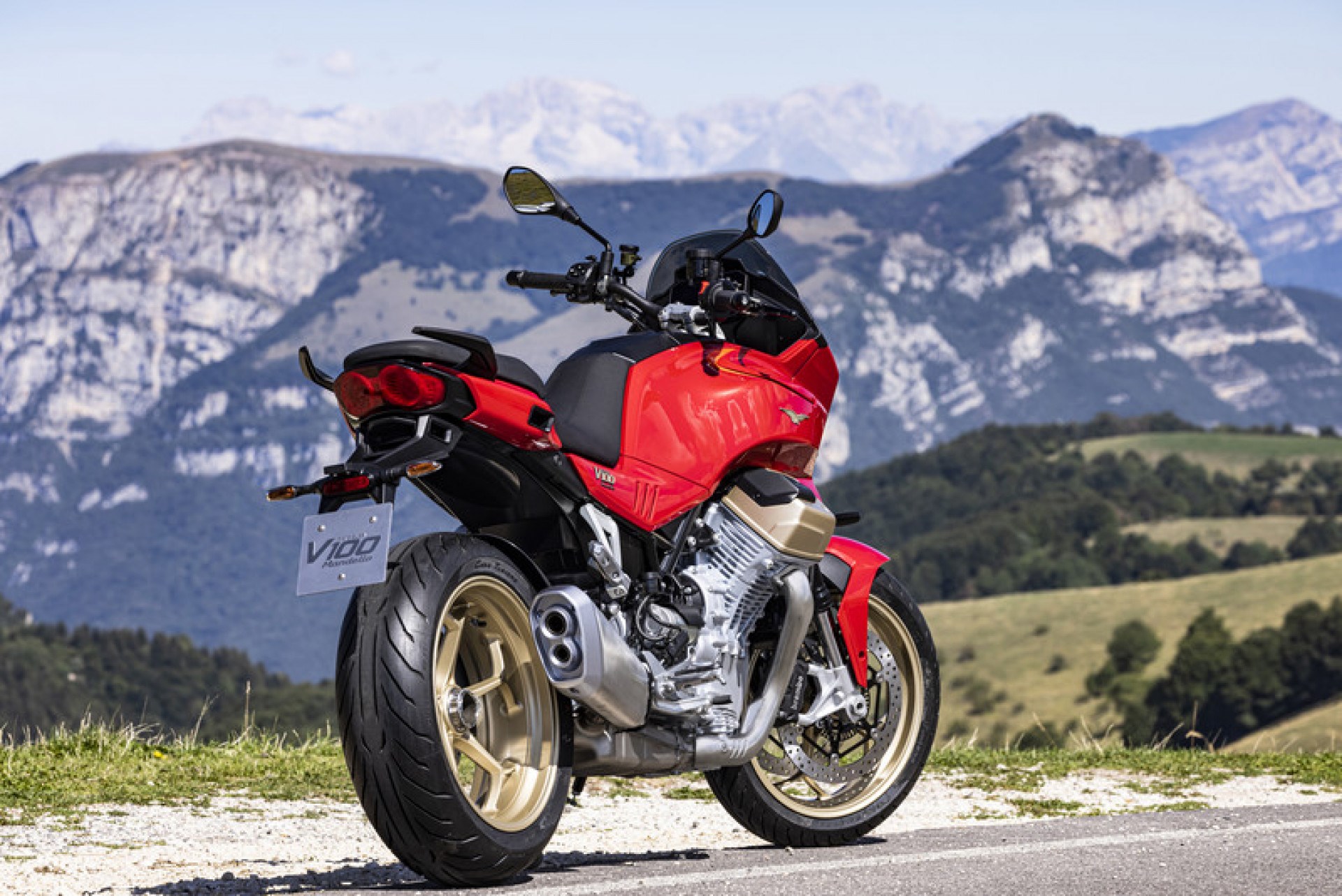 MOTO GUZZI V100 Mandello-showroom-element-1