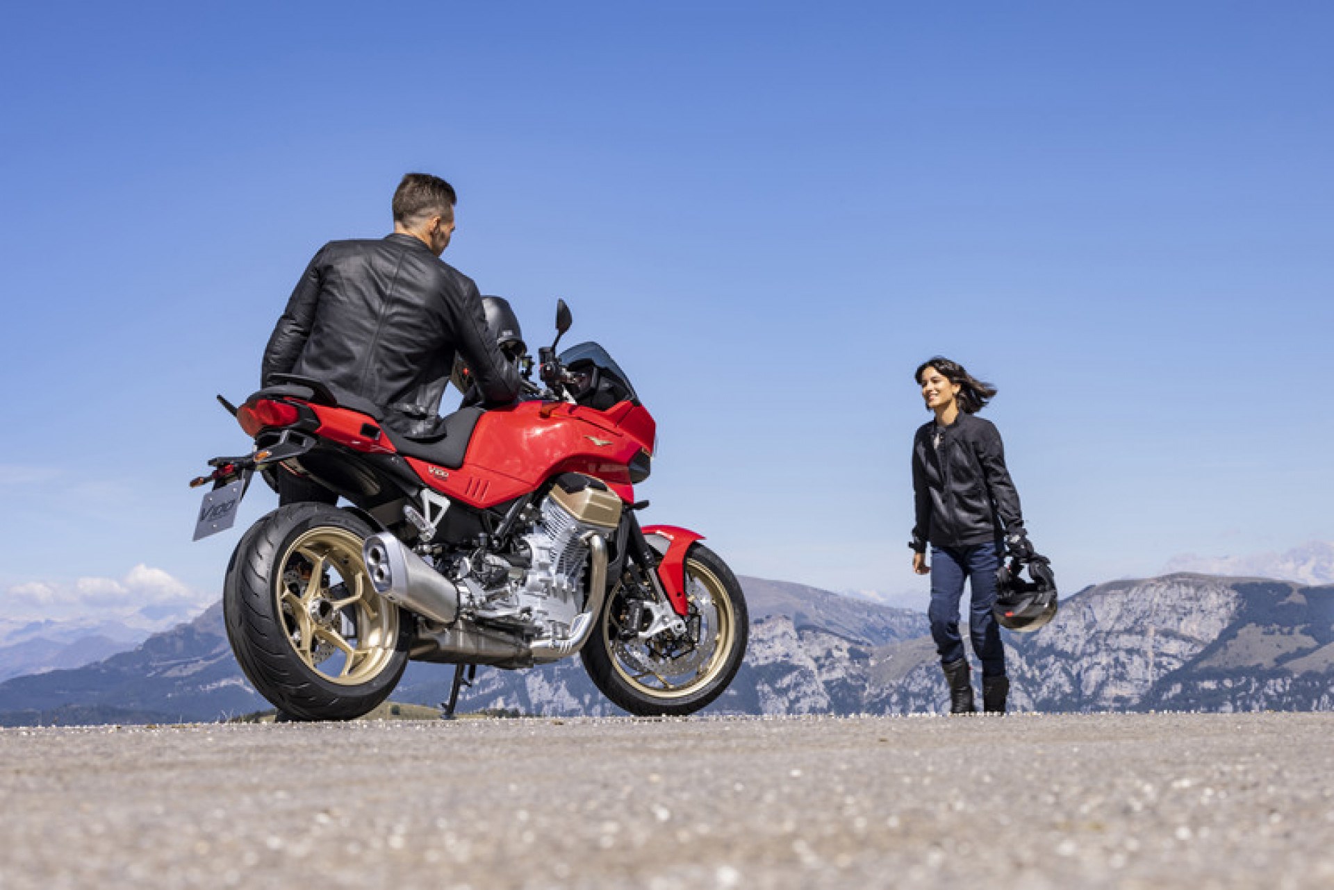 MOTO GUZZI V100 Mandello-showroom-element-2