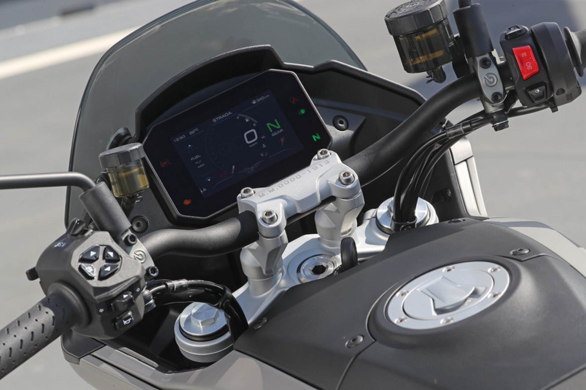 MOTO GUZZI V100 Mandello-showroom-element-3