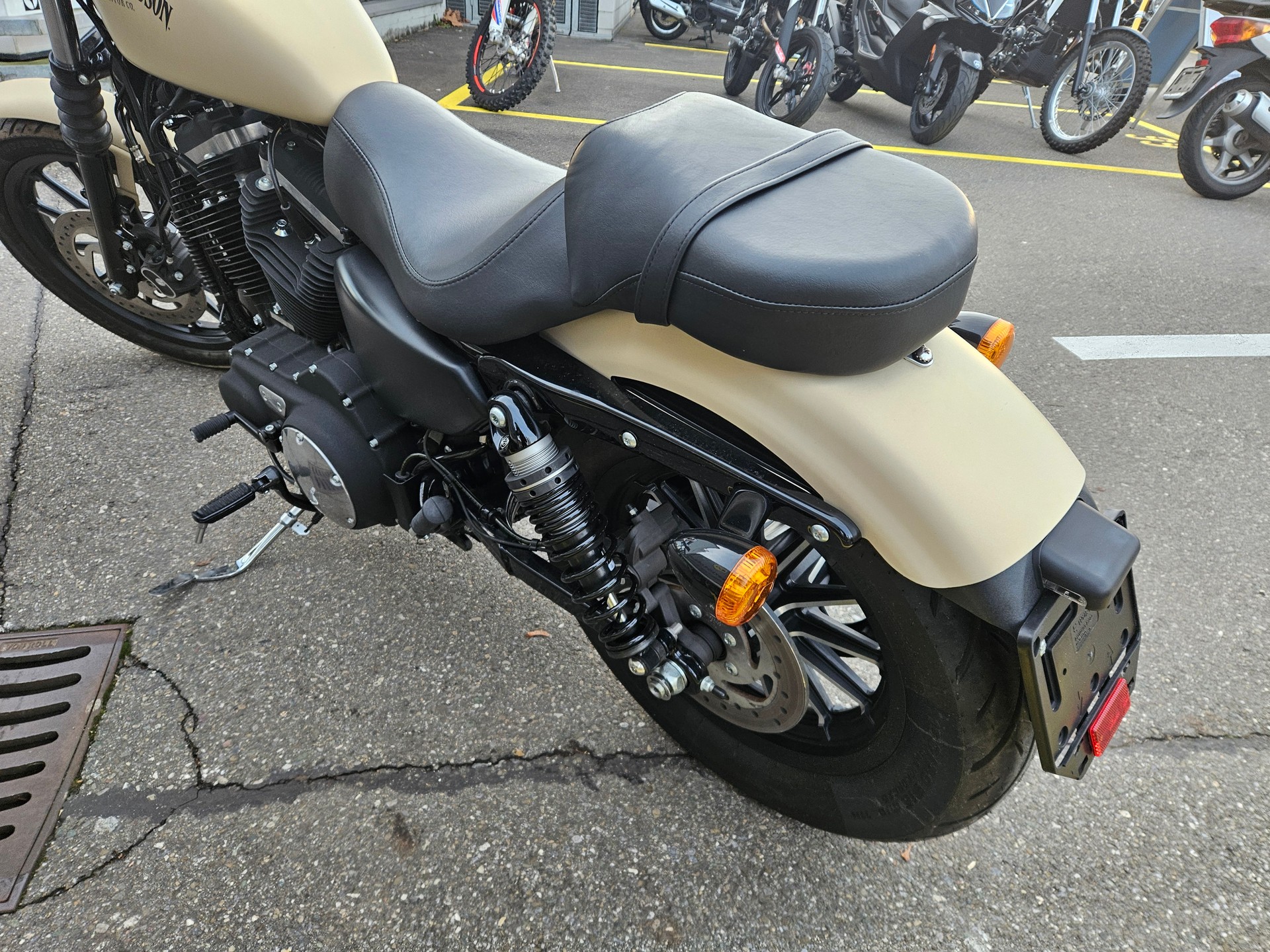 HARLEY-DAVIDSON XL 883 N Sportster Iron ABS-showroom-element-3