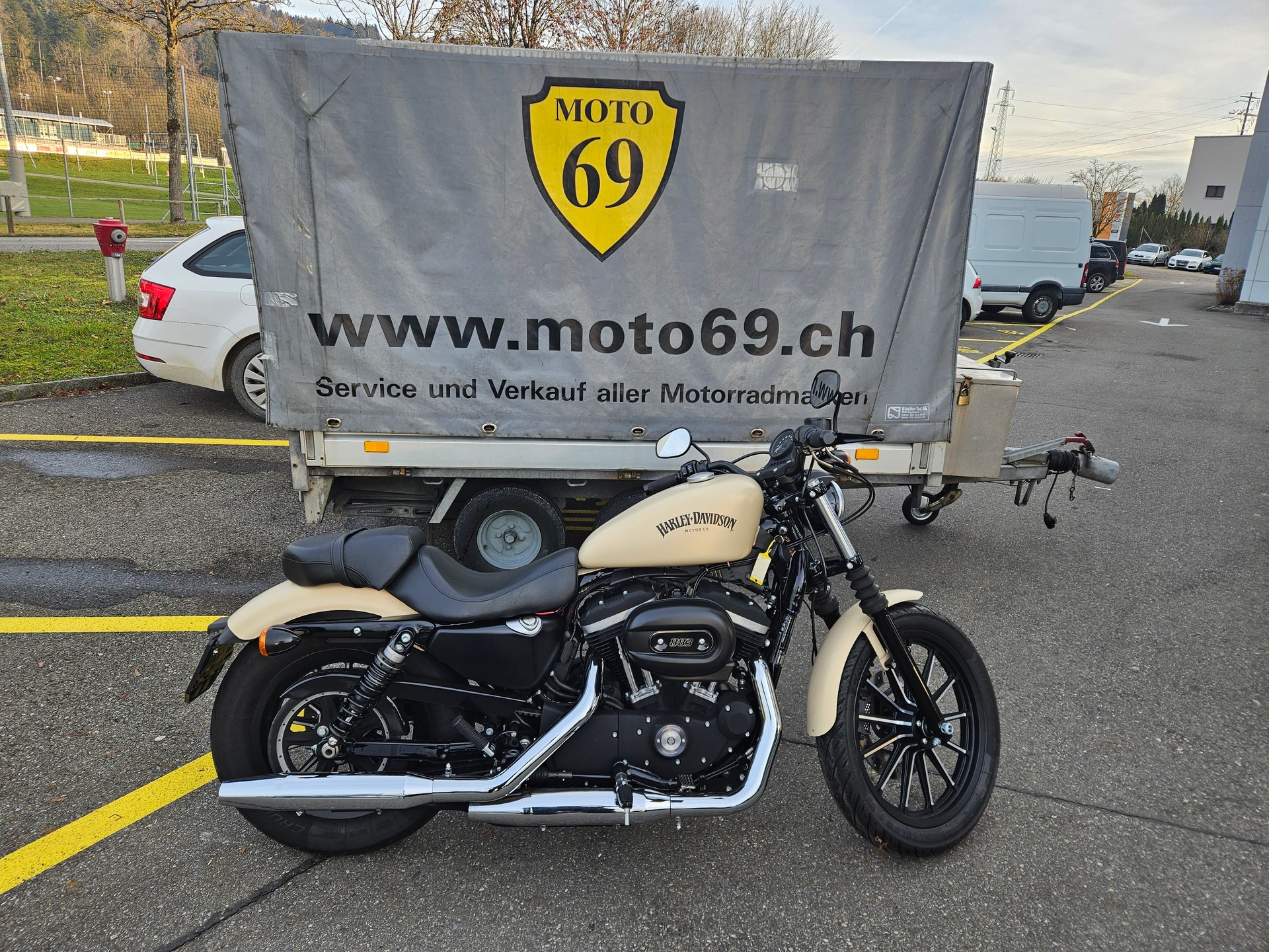 HARLEY-DAVIDSON XL 883 N Sportster Iron ABS