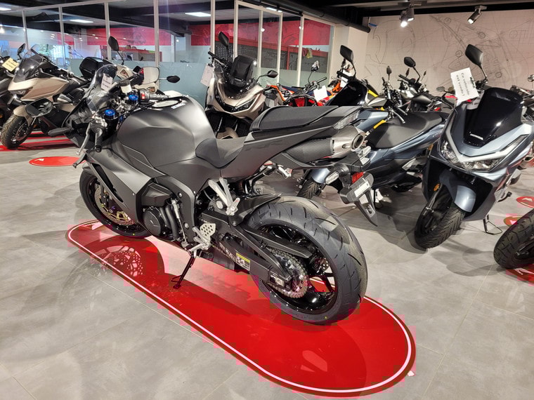 HONDA CBR 600 RR-showroom-element-3