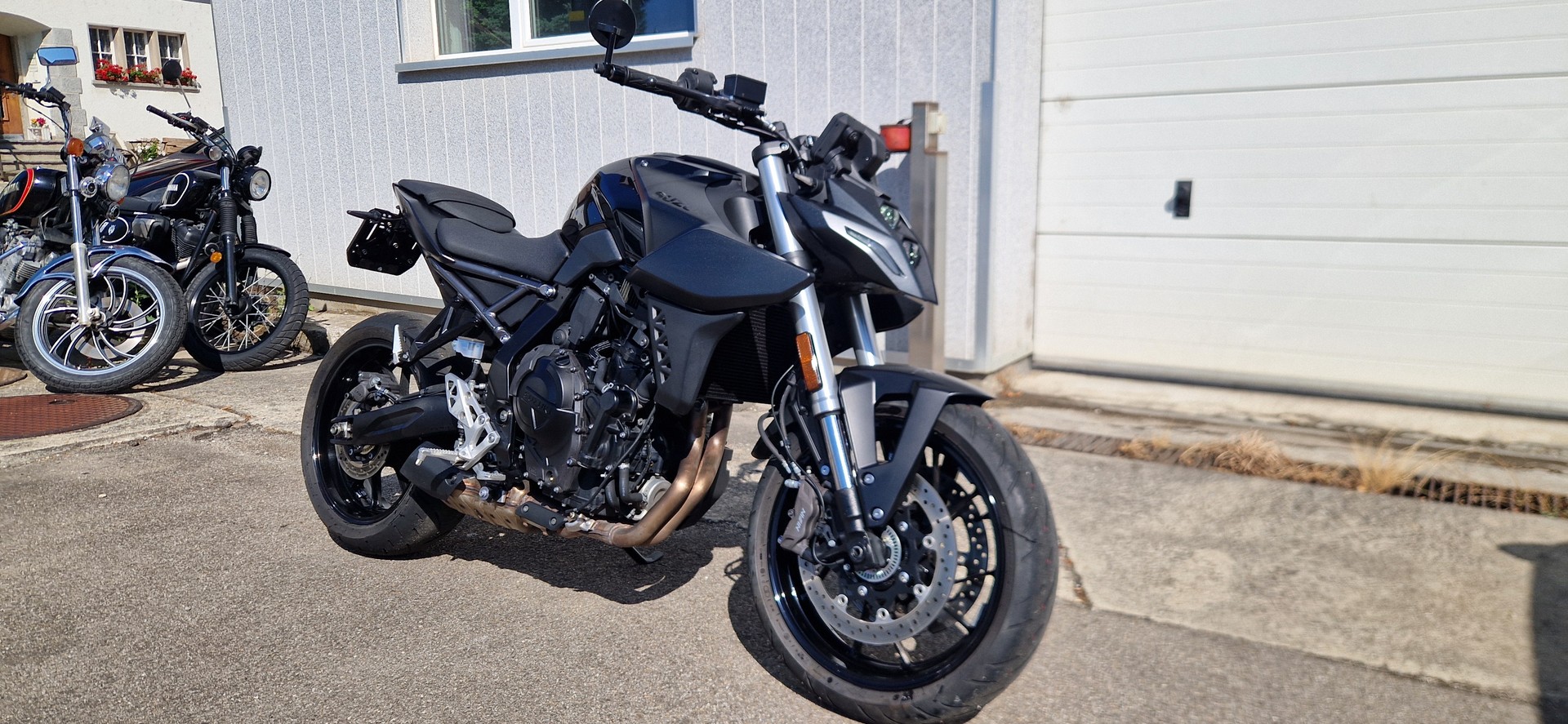 SUZUKI GSX 8 S (35kW)-image-1