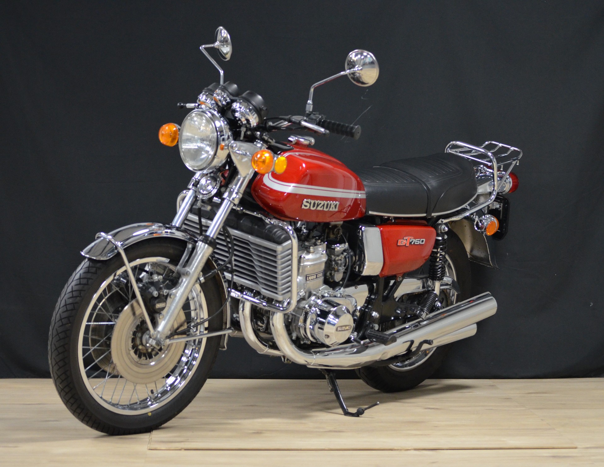 SUZUKI GT 750-showroom-element-1