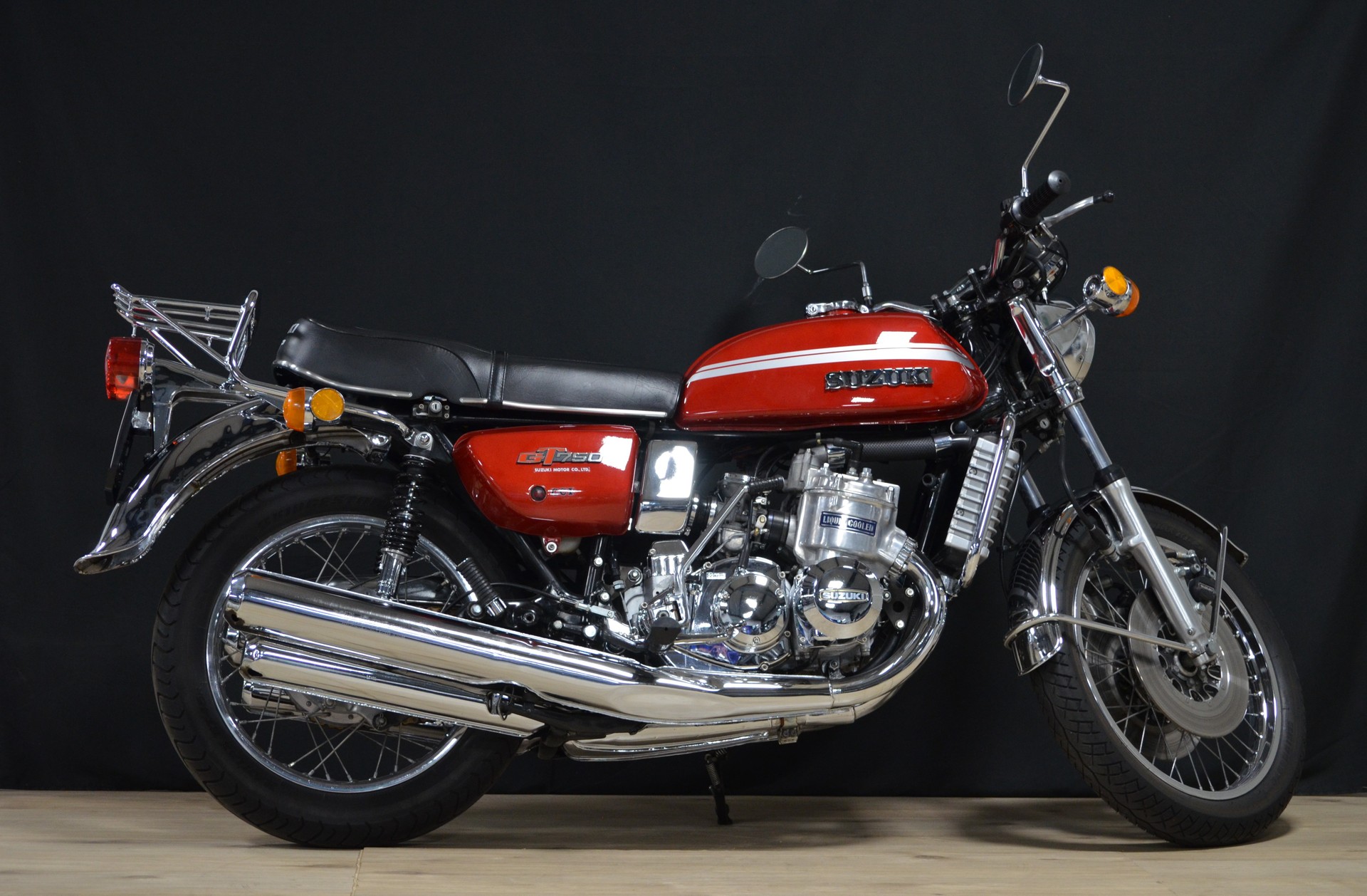 SUZUKI GT 750-showroom-element-3