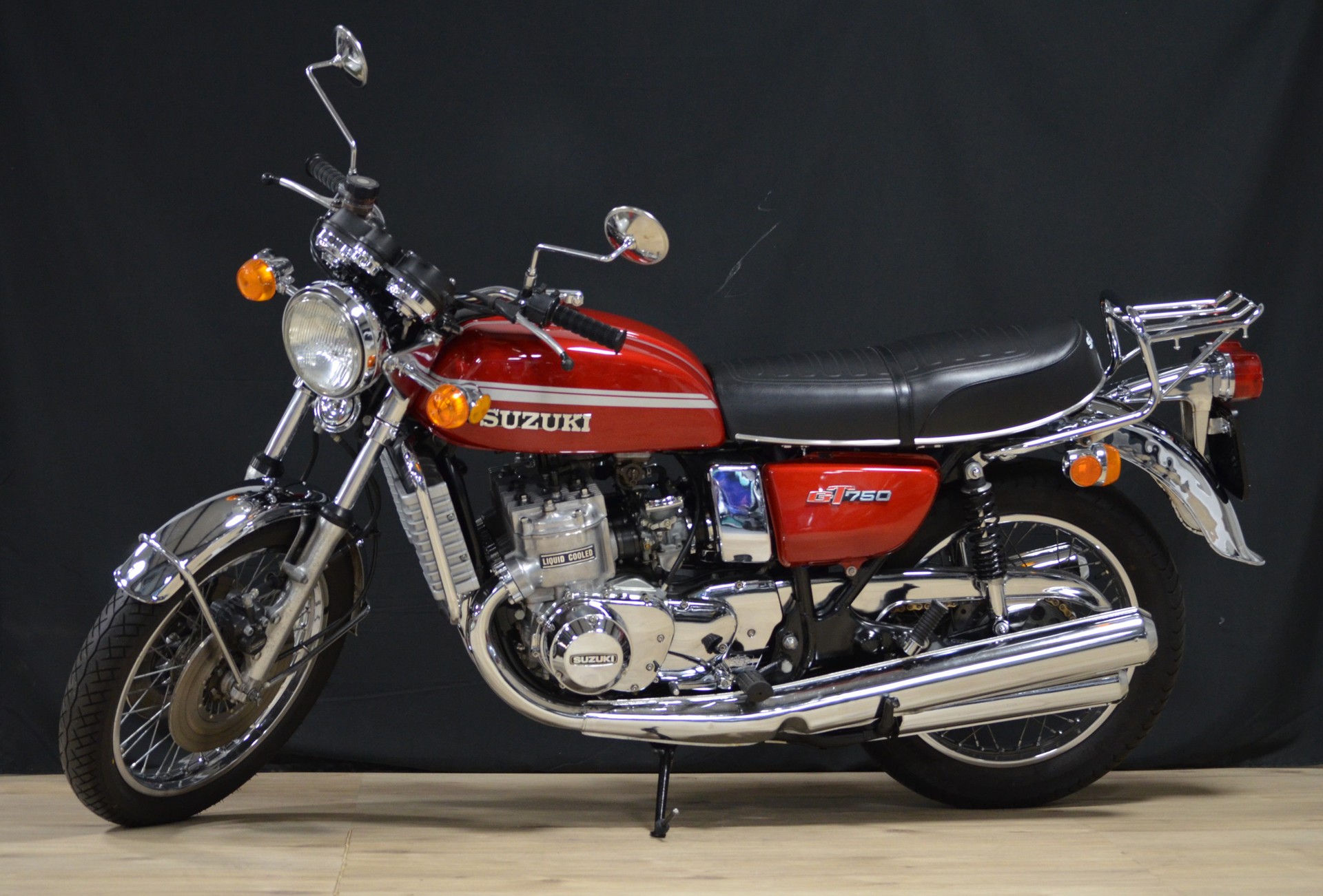 SUZUKI GT 750-showroom-element-2