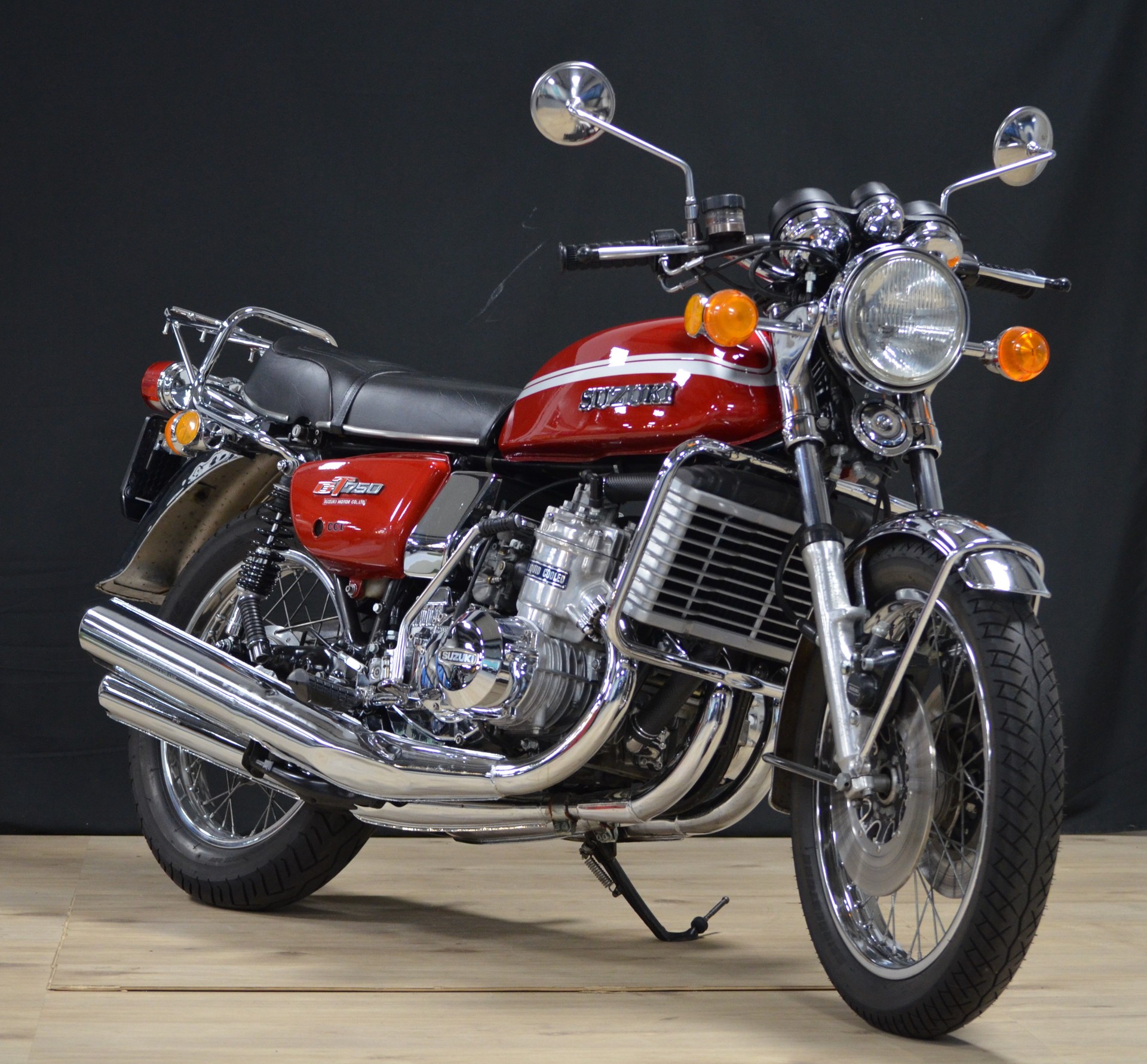 SUZUKI GT 750