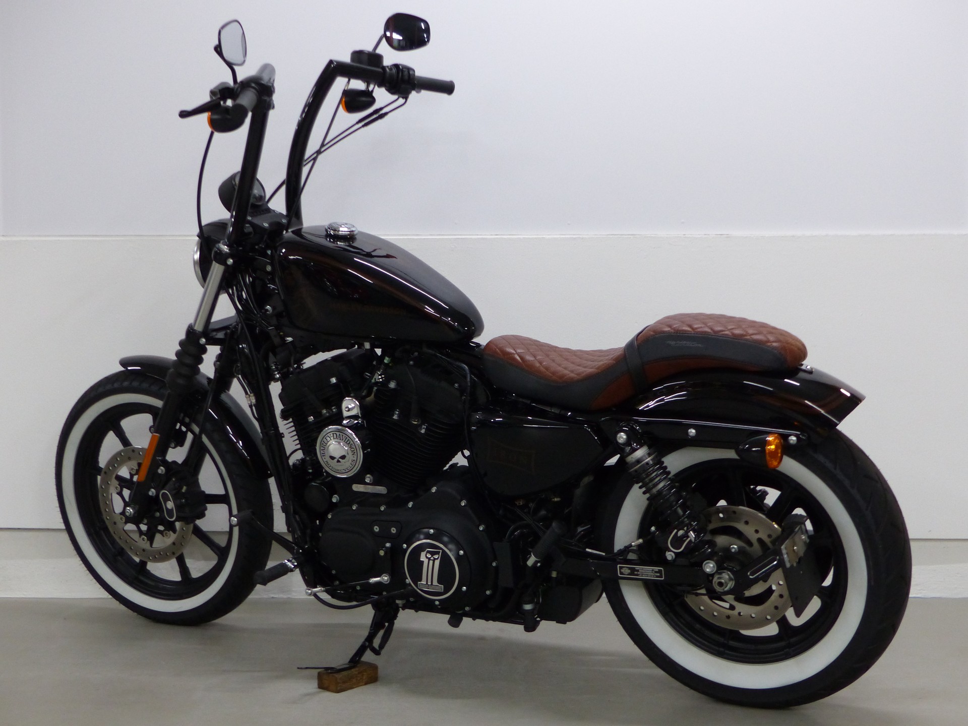 HARLEY-DAVIDSON XL 1200 NS Iron ABS mit Zubehör-showroom-element-3