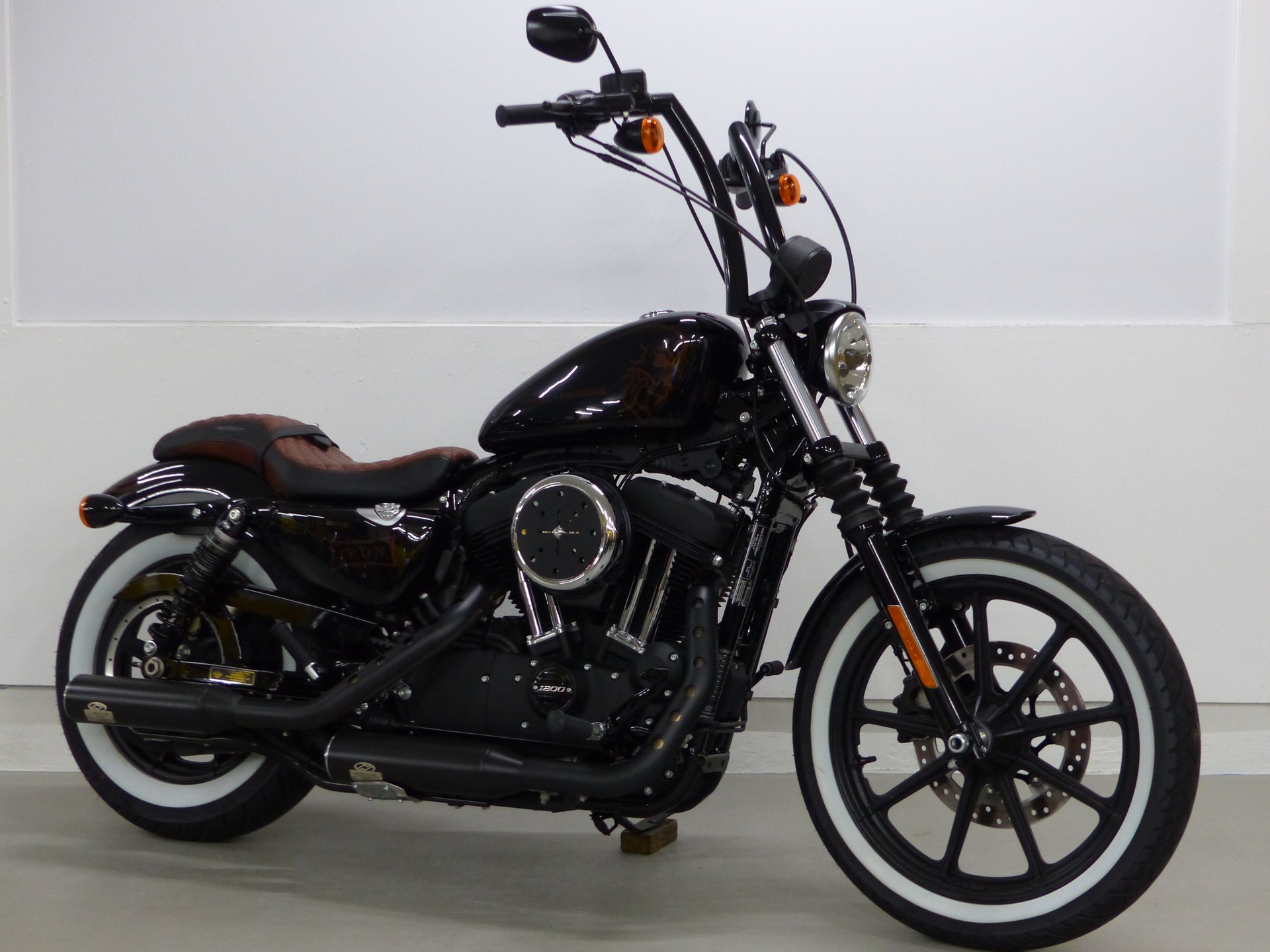 HARLEY-DAVIDSON XL 1200 NS Iron ABS mit Zubehör-showroom-element-1