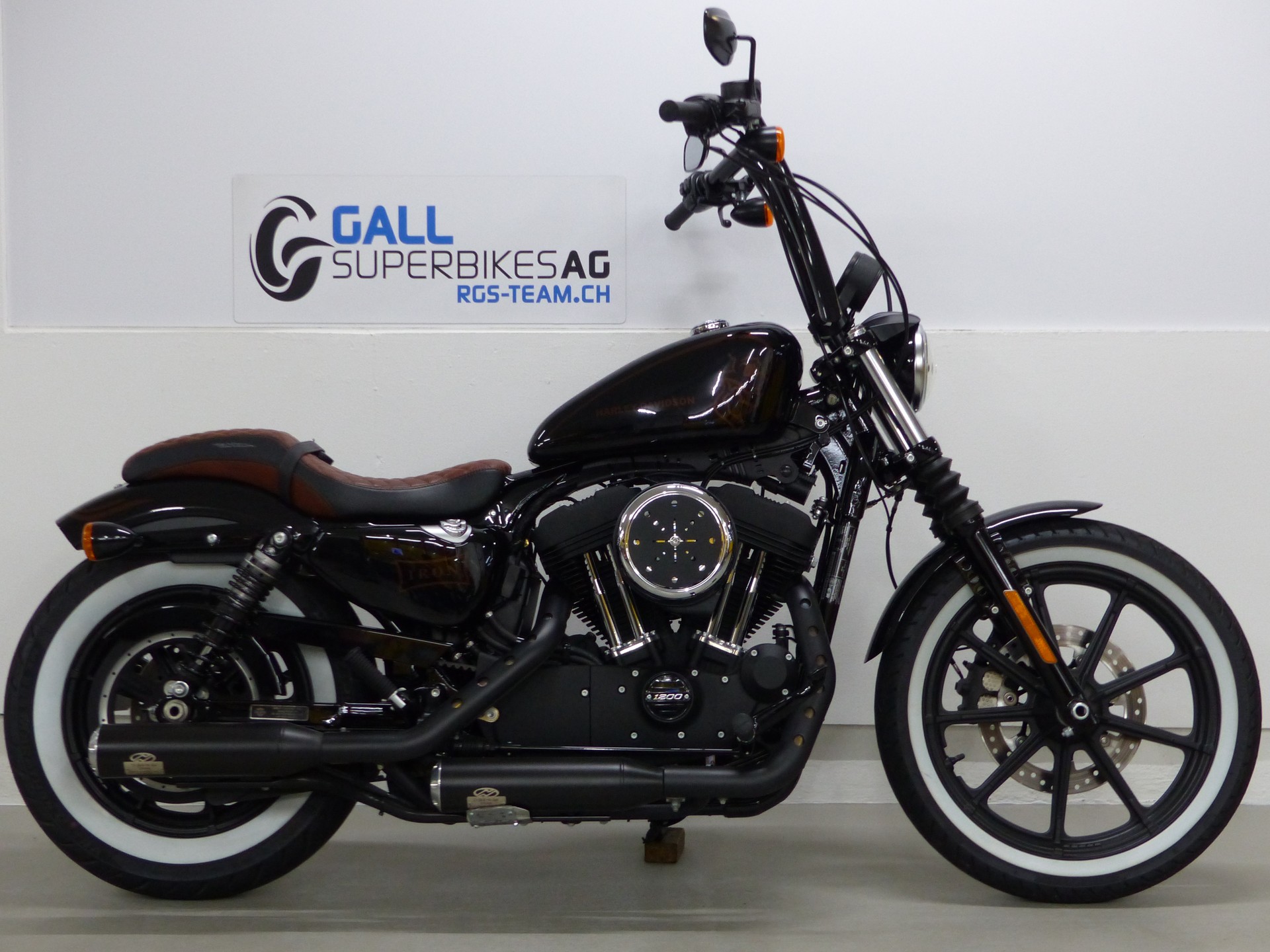 HARLEY-DAVIDSON XL 1200 NS Iron ABS mit Zubehör