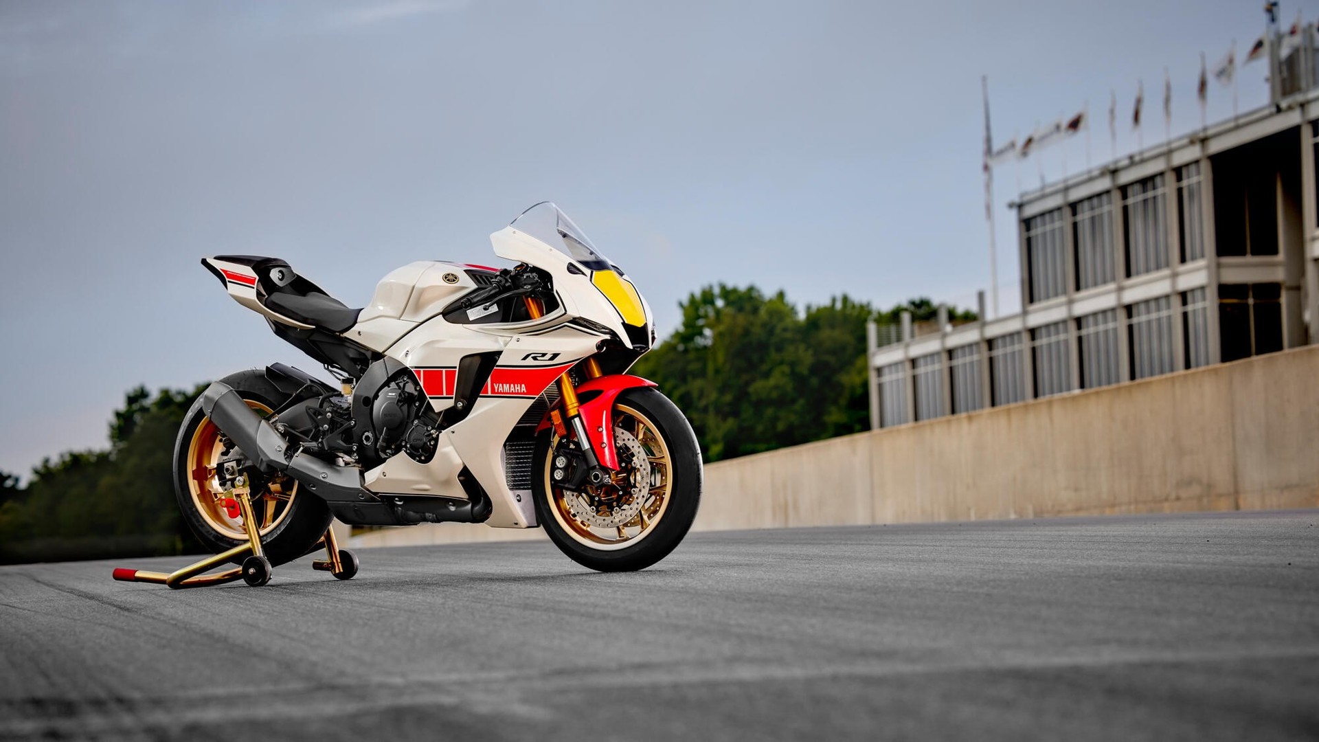 YAMAHA YZF-R1 World GP 60th