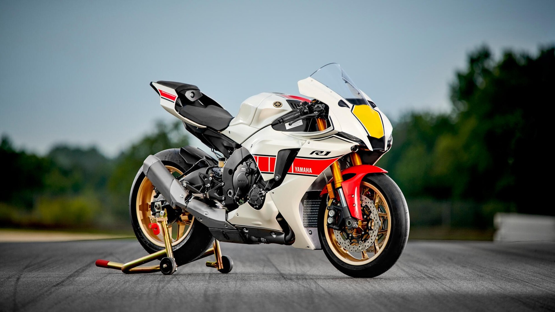 YAMAHA YZF-R1 World GP 60th-showroom-element-1