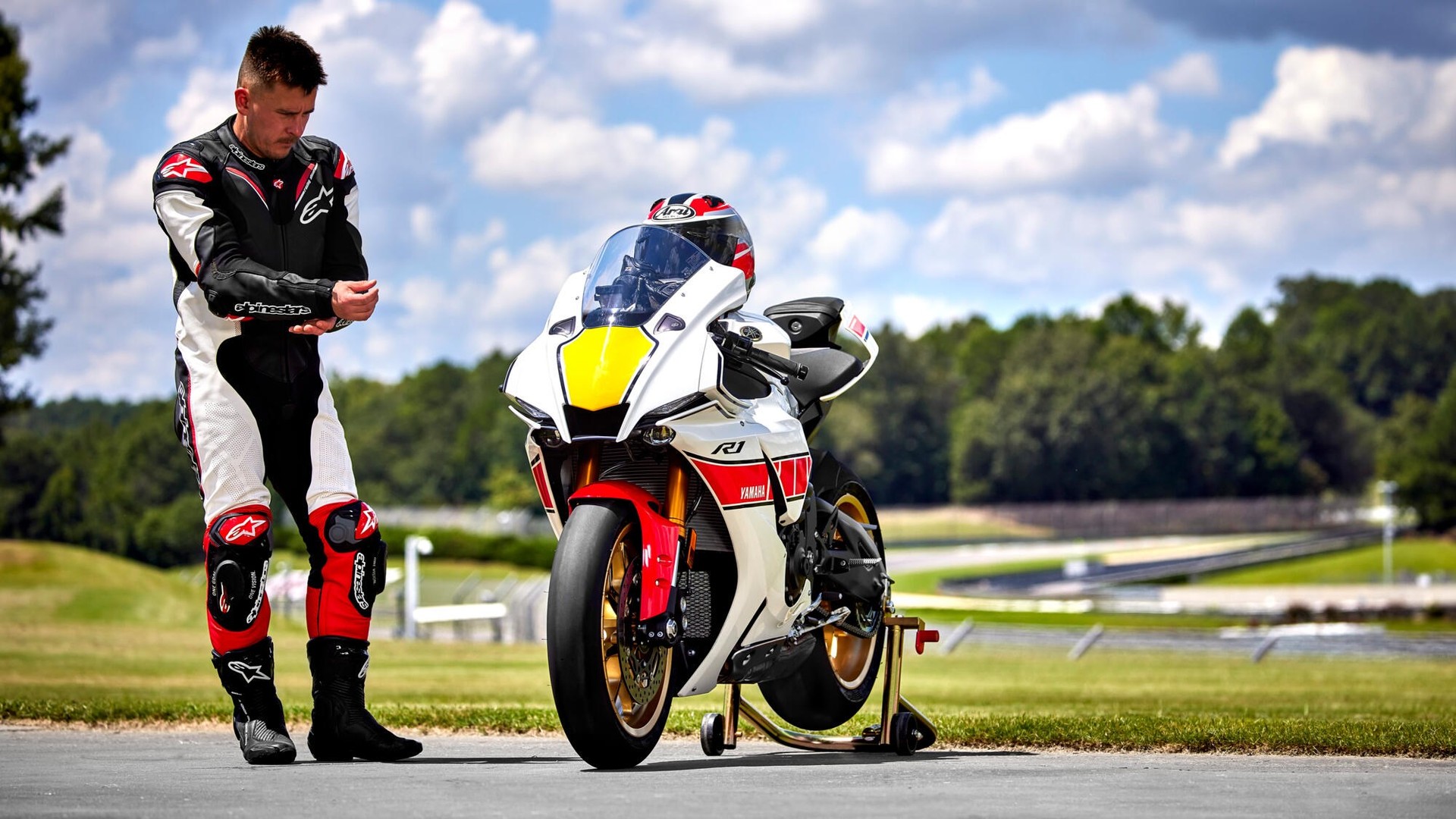 YAMAHA YZF-R1 World GP 60th-showroom-element-2