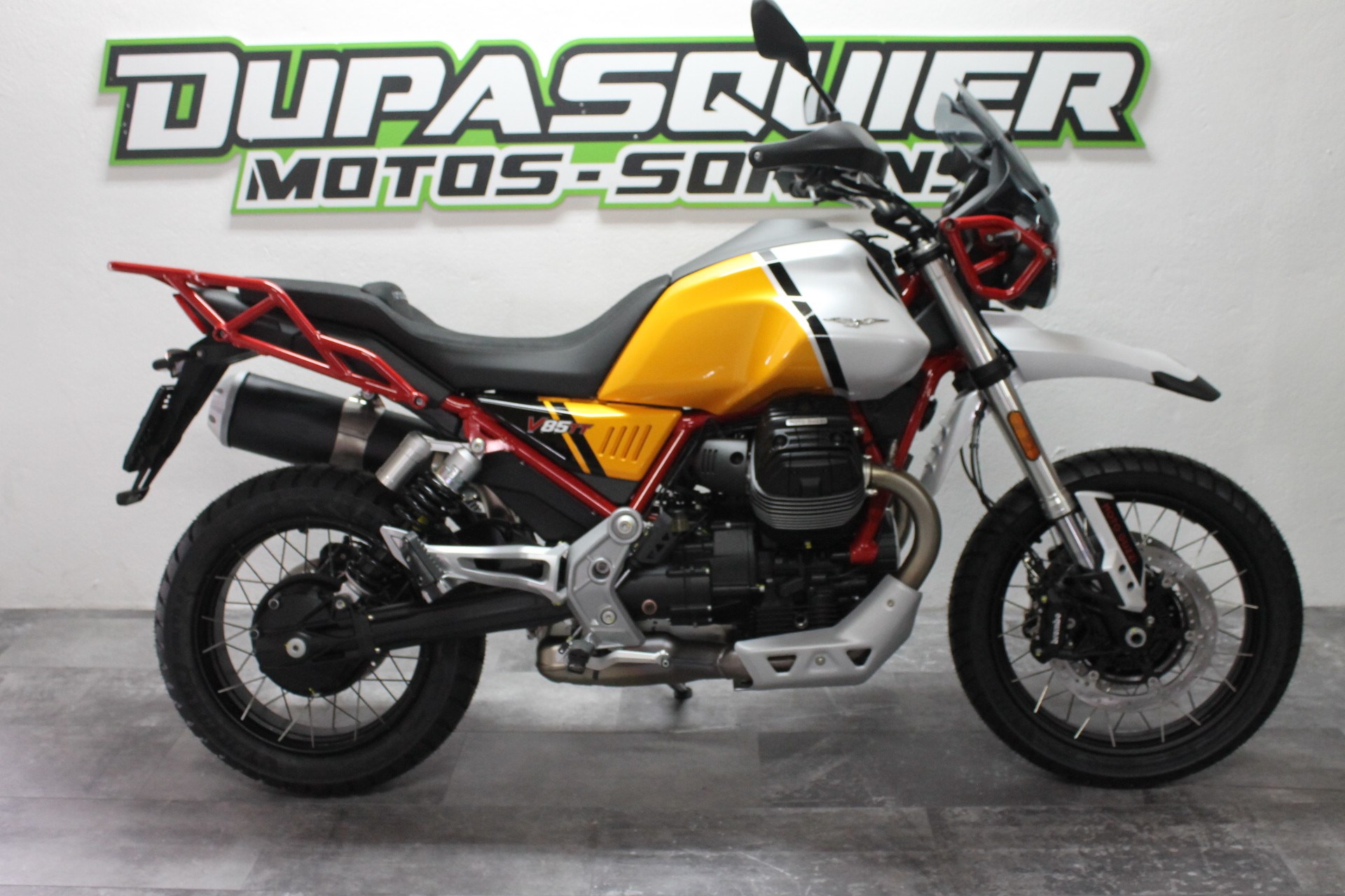 MOTO GUZZI V85 TT Premium Graphics-showroom-element-1