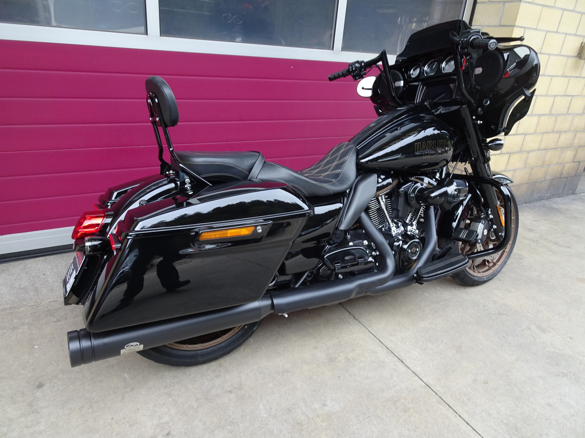 HARLEY-DAVIDSON FLHXST Street Glide ST 117-showroom-element-3