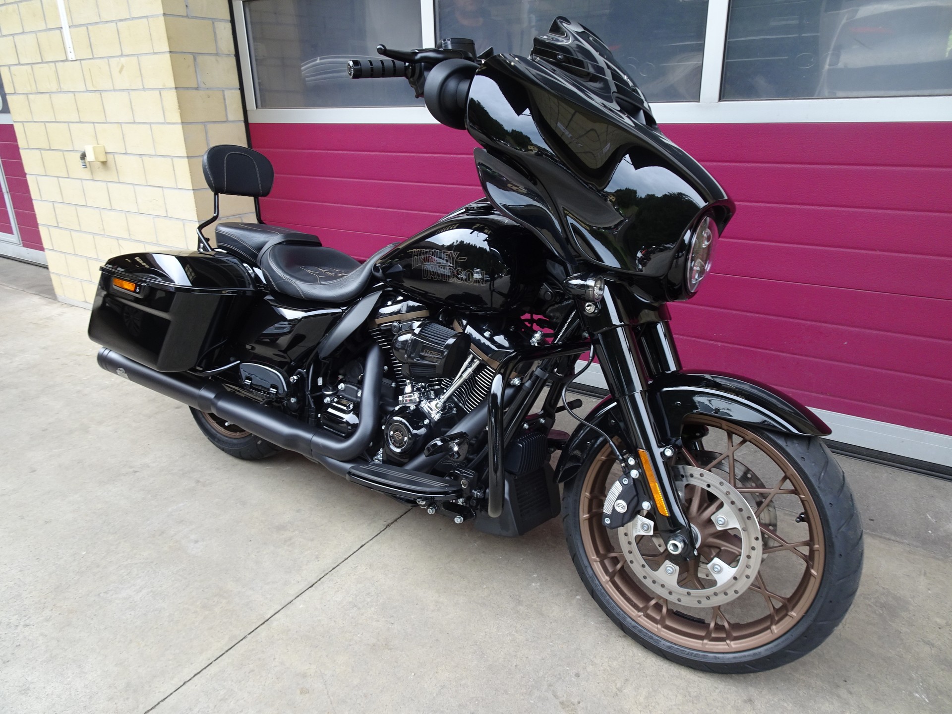 HARLEY-DAVIDSON FLHXST Street Glide ST 117-showroom-element-2