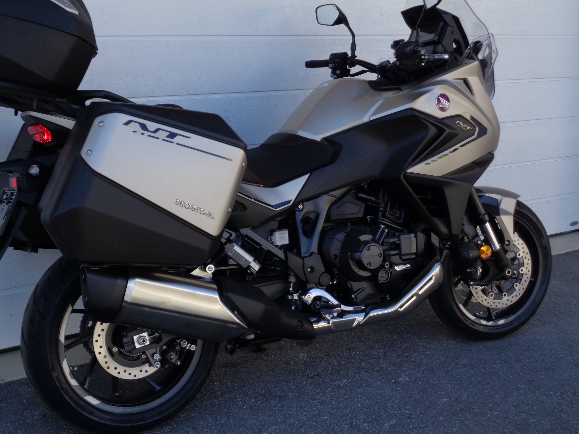 HONDA NT 1100 DCT-showroom-element-1