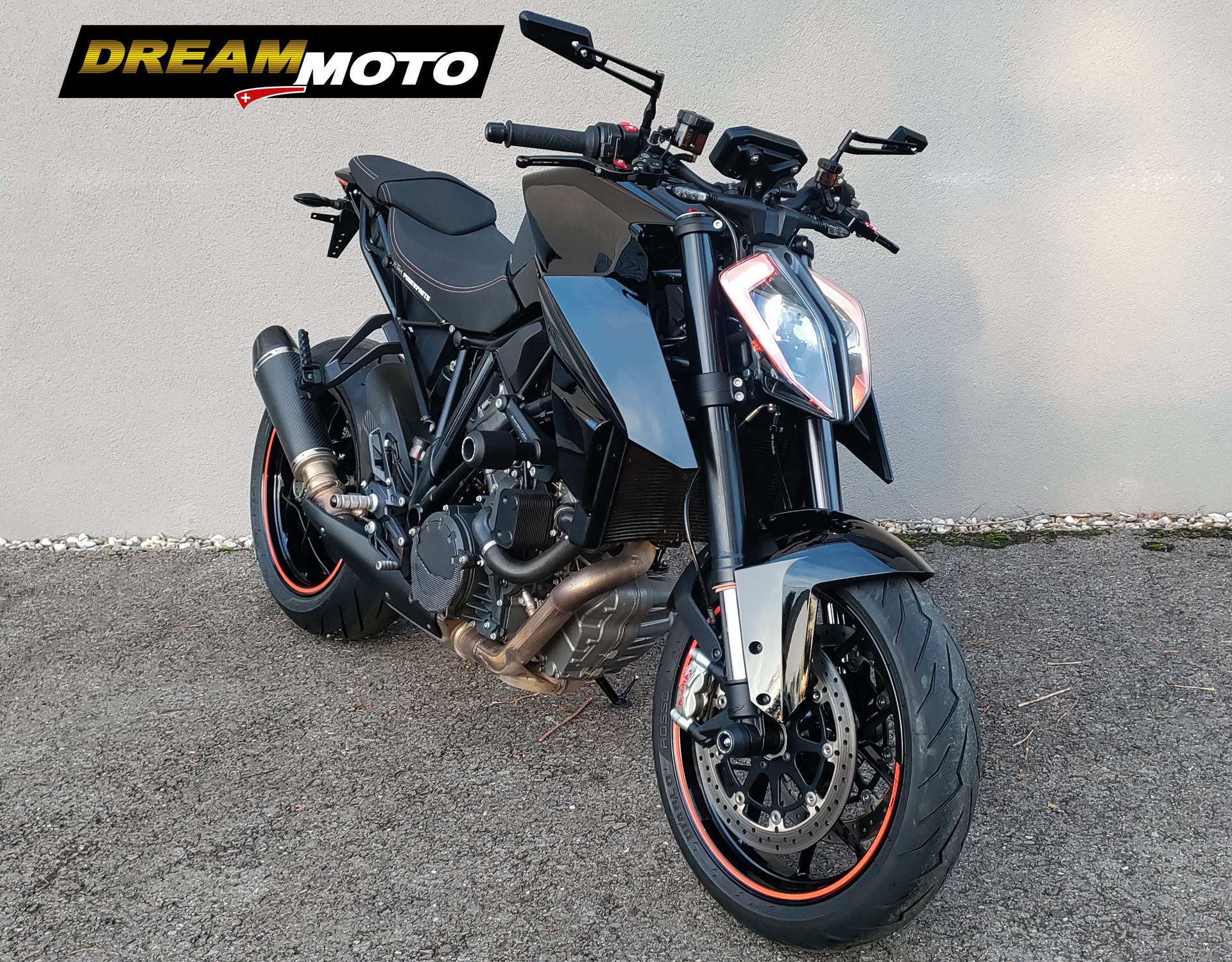 KTM 1290 Super Duke R-showroom-element-1