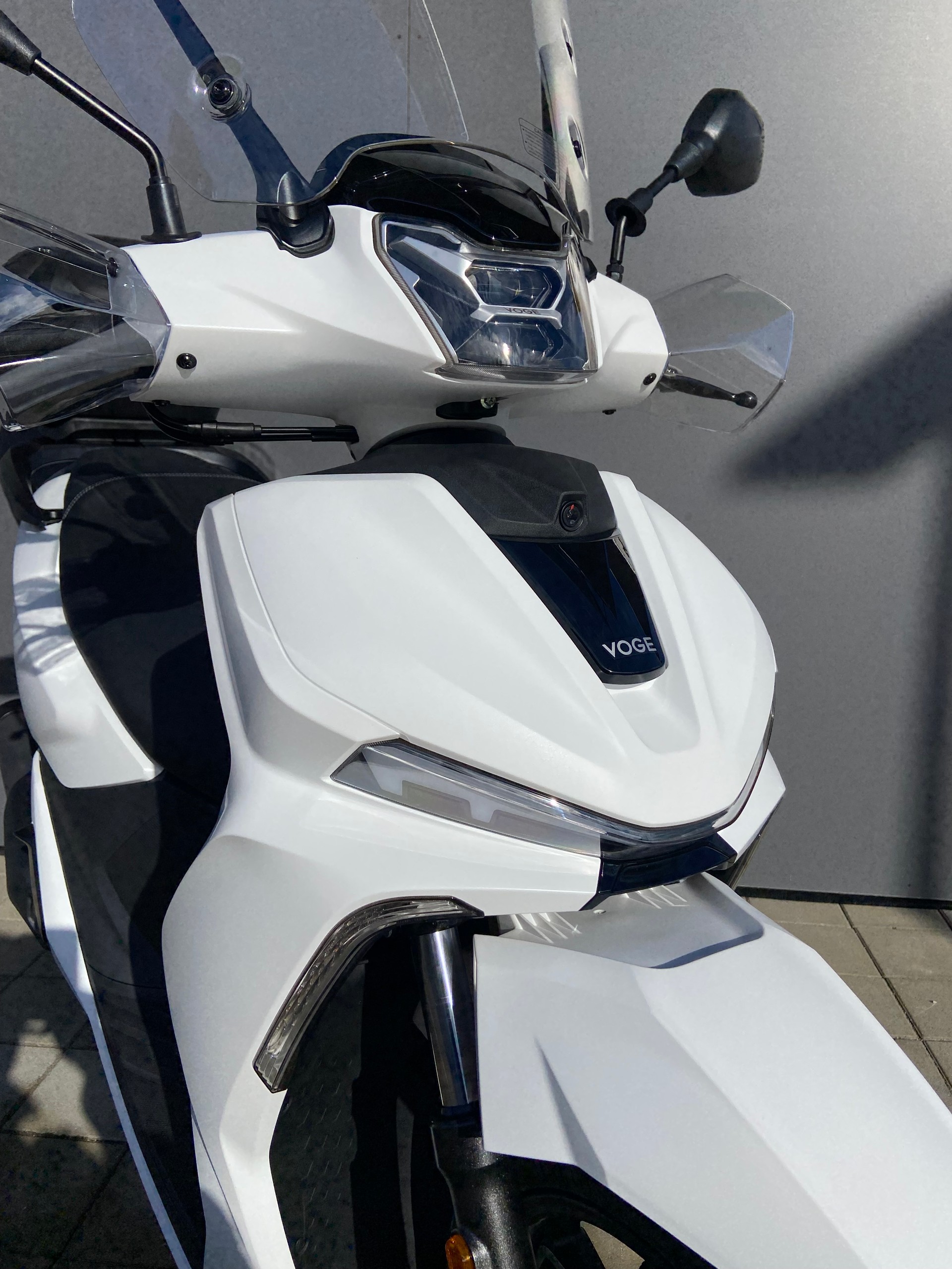 VOGE SR16-showroom-element-1