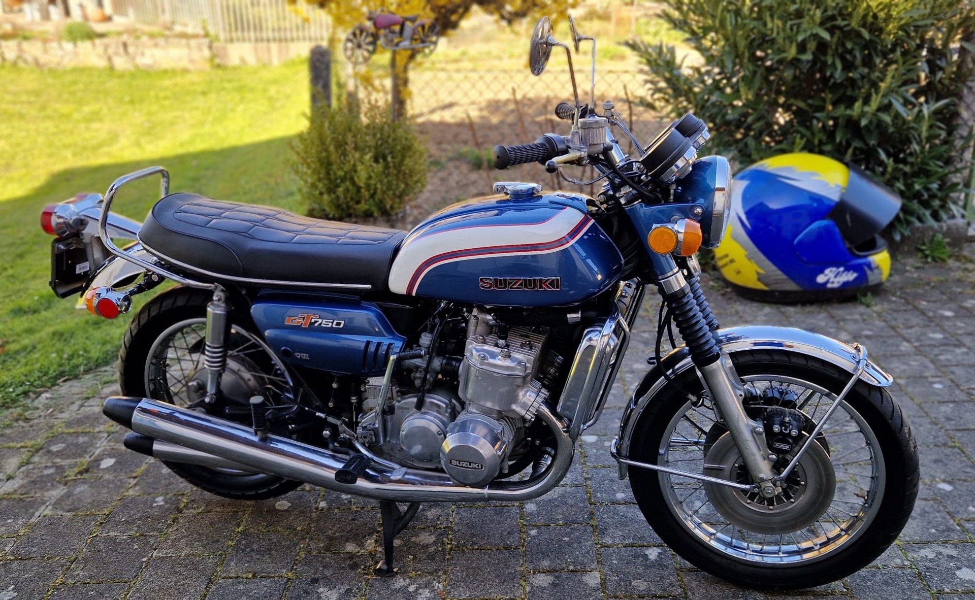 SUZUKI GT 750