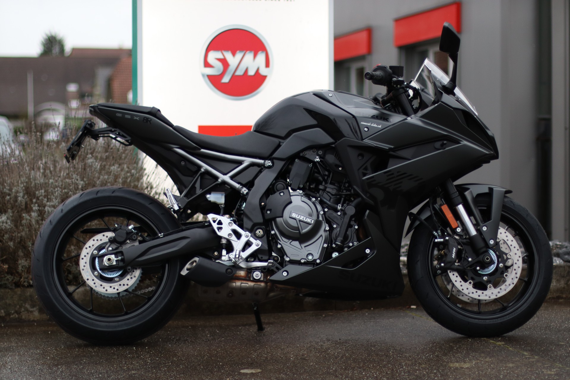 SUZUKI GSX-R 8-image-0