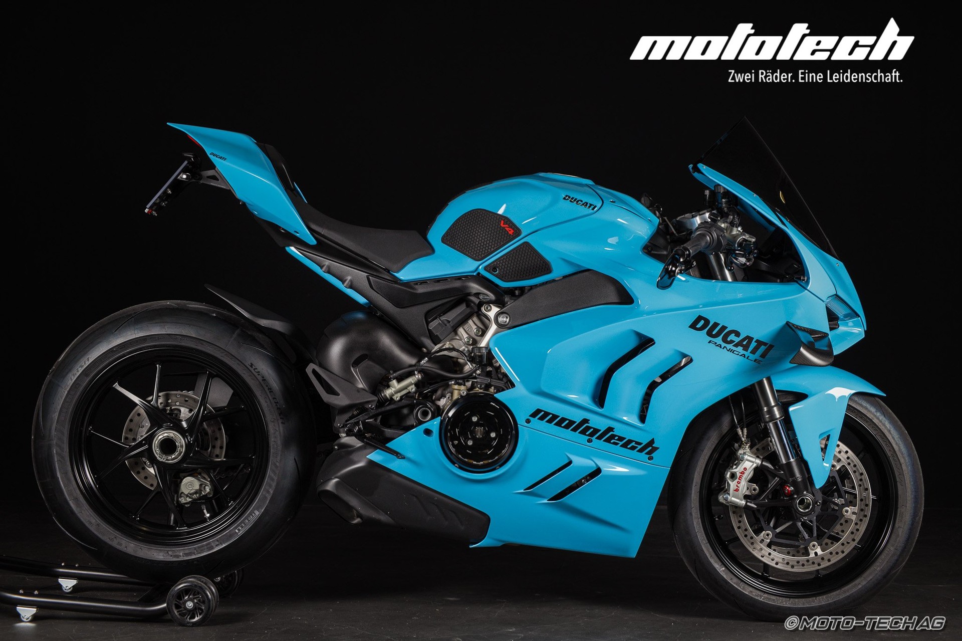 DUCATI Panigale V4-showroom-element-1