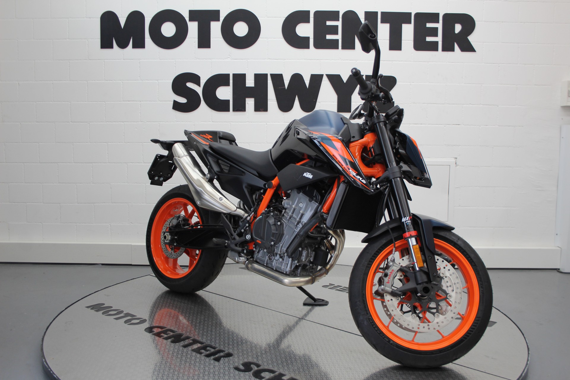 KTM 890 Duke R-showroom-element-1