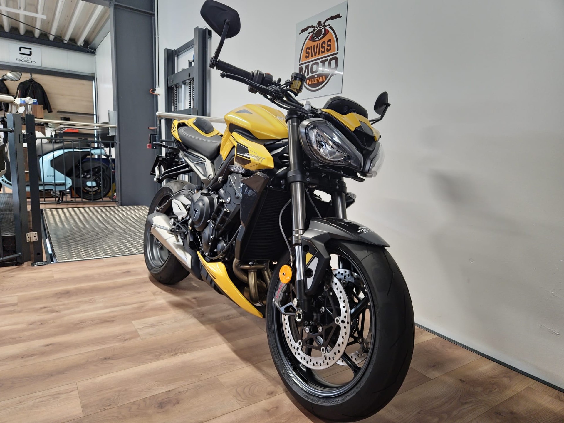 TRIUMPH Street Triple RS 765-showroom-element-2