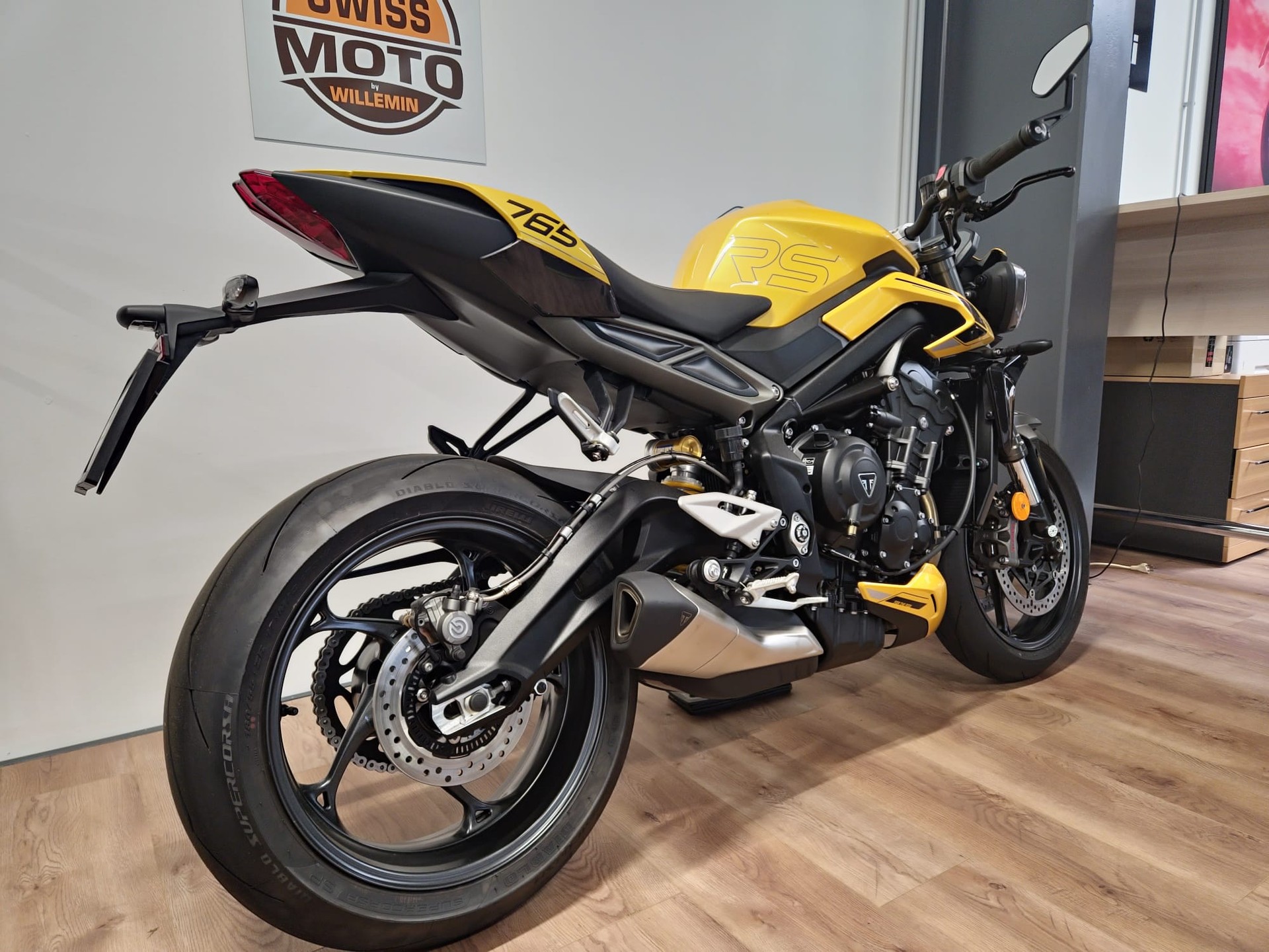 TRIUMPH Street Triple RS 765-showroom-element-3