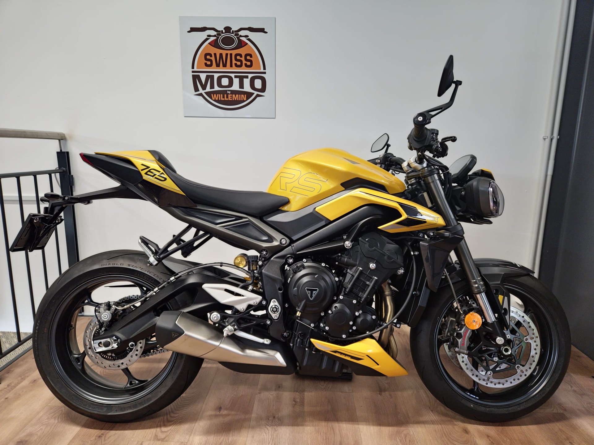 TRIUMPH Street Triple RS 765-showroom-element-1