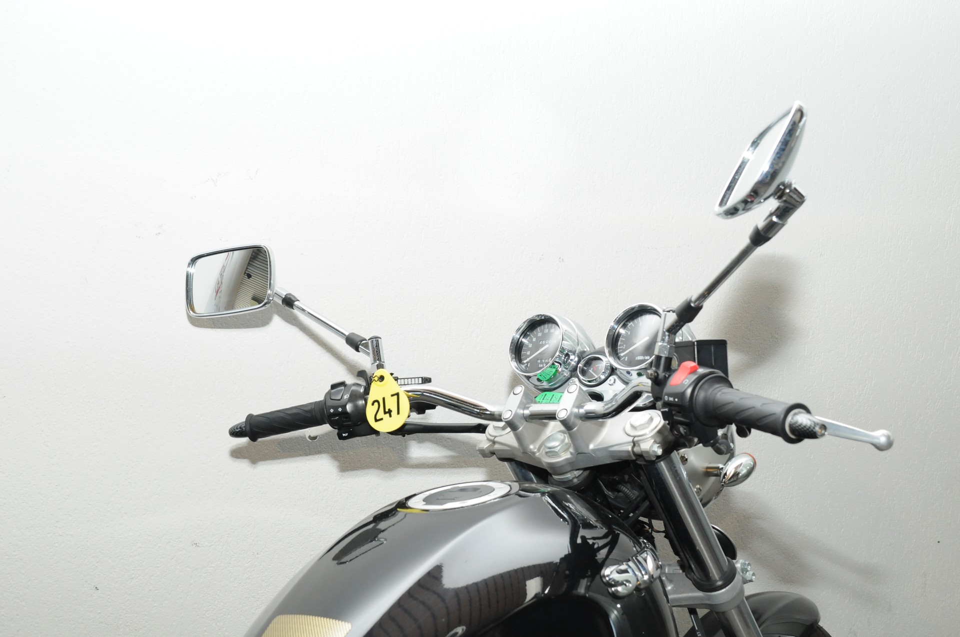 SUZUKI GSX 750 Inazuma-showroom-element-3