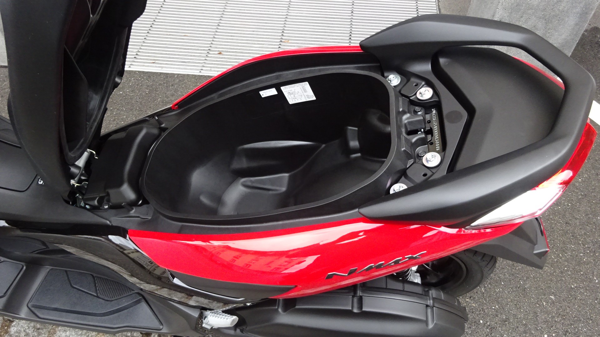 YAMAHA N-Max GPD 125-showroom-element-3