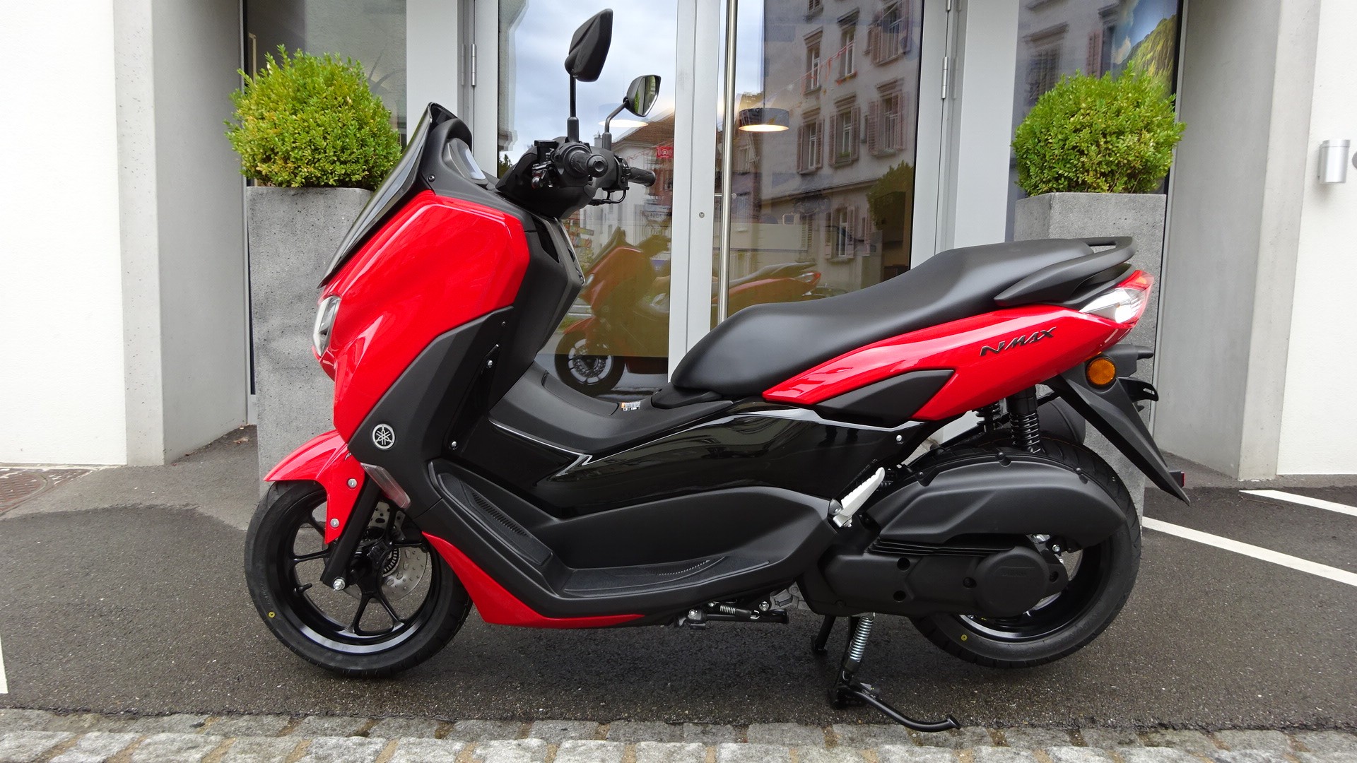 YAMAHA N-Max GPD 125-showroom-element-1