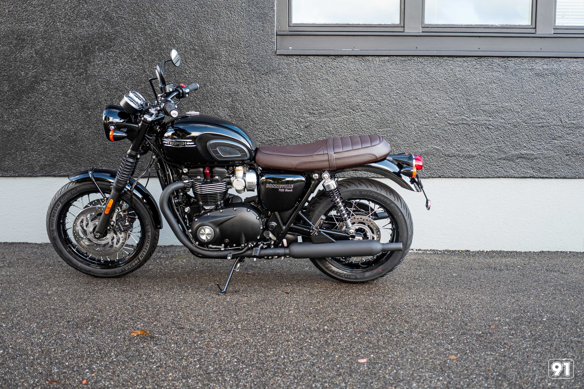 TRIUMPH Bonneville T120 Black-image-2