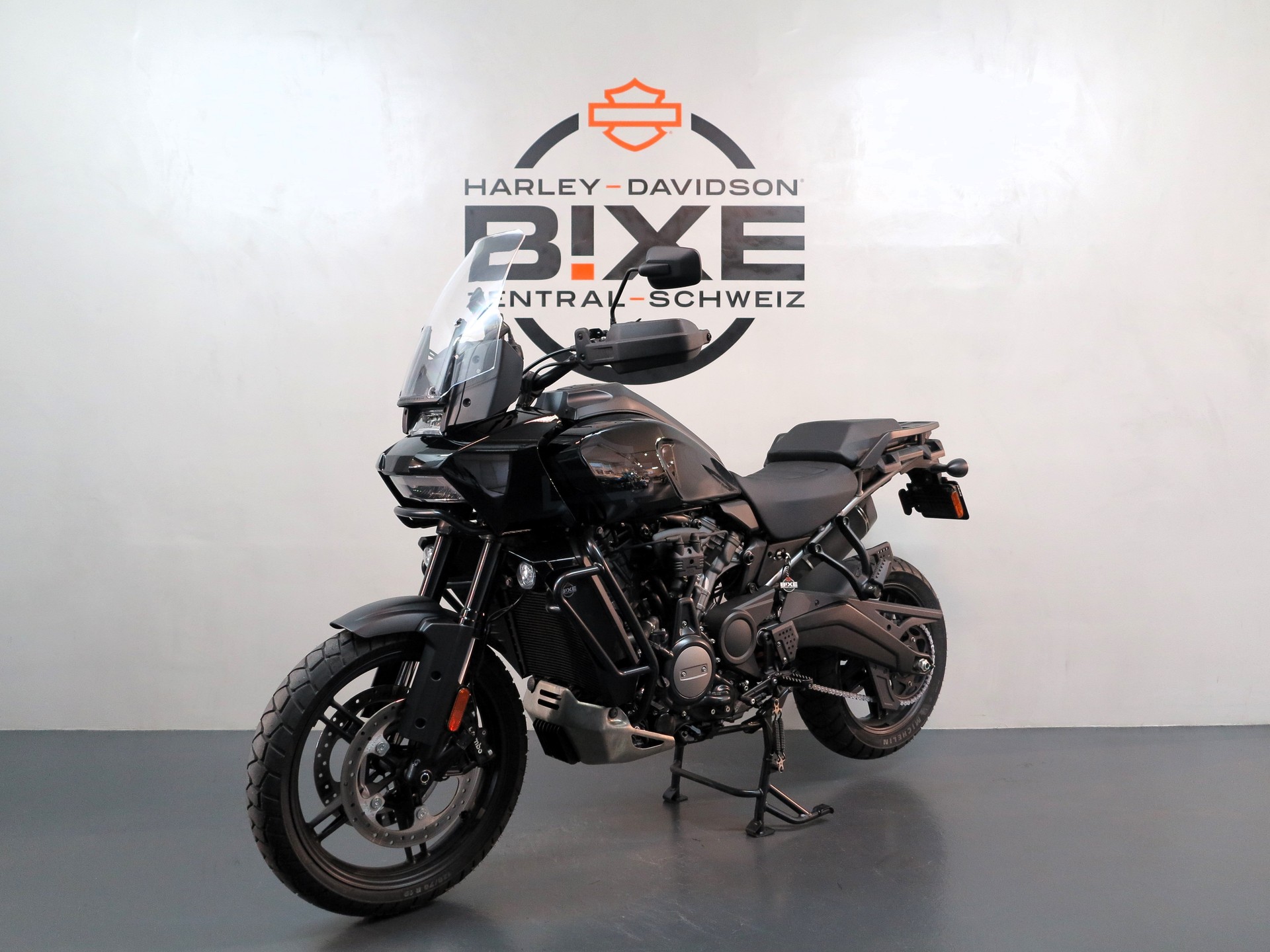 HARLEY-DAVIDSON RA Pan America 1250 Special-showroom-element-2