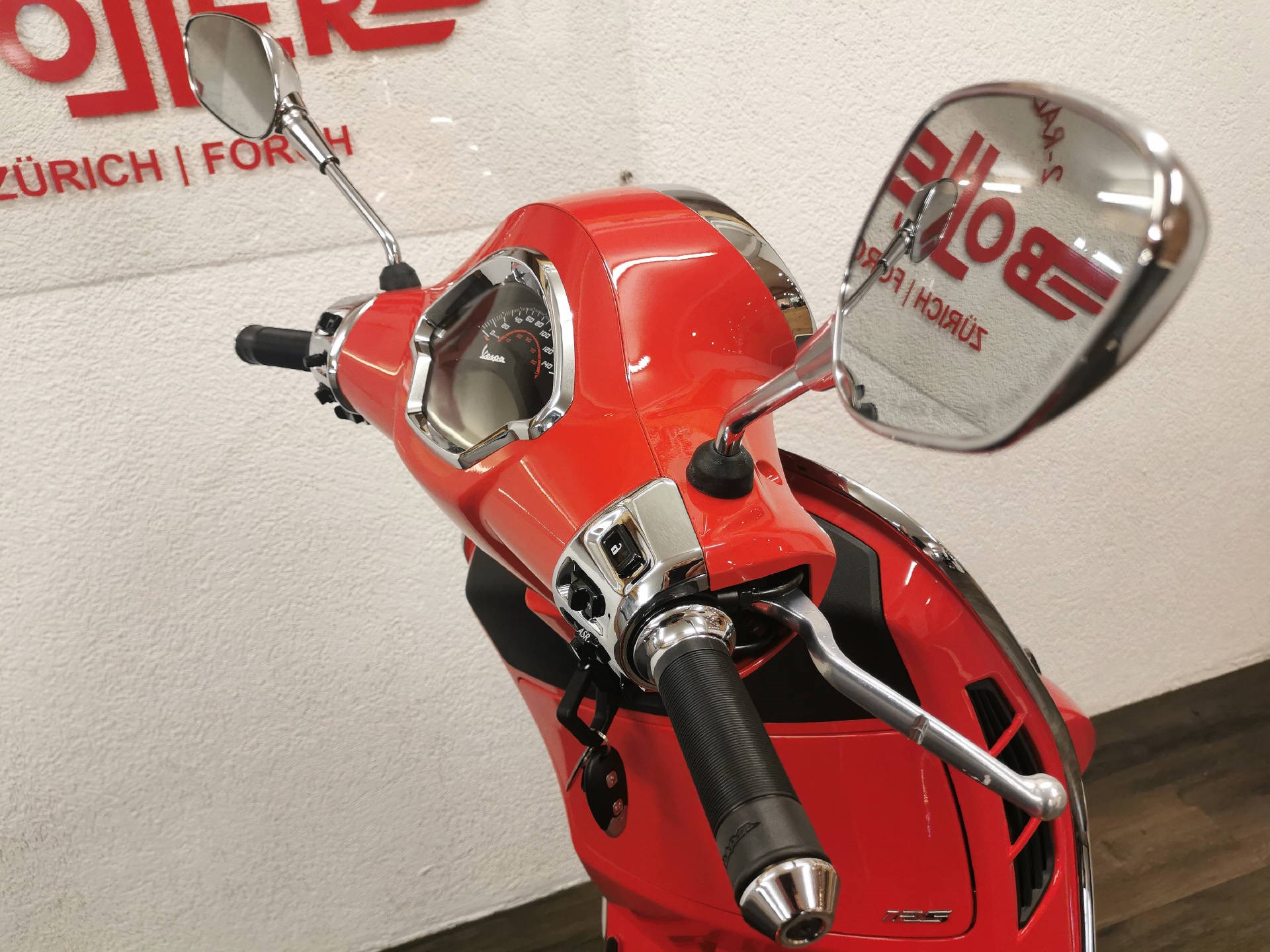 PIAGGIO Vespa GTS 125 Super ABS-showroom-element-3
