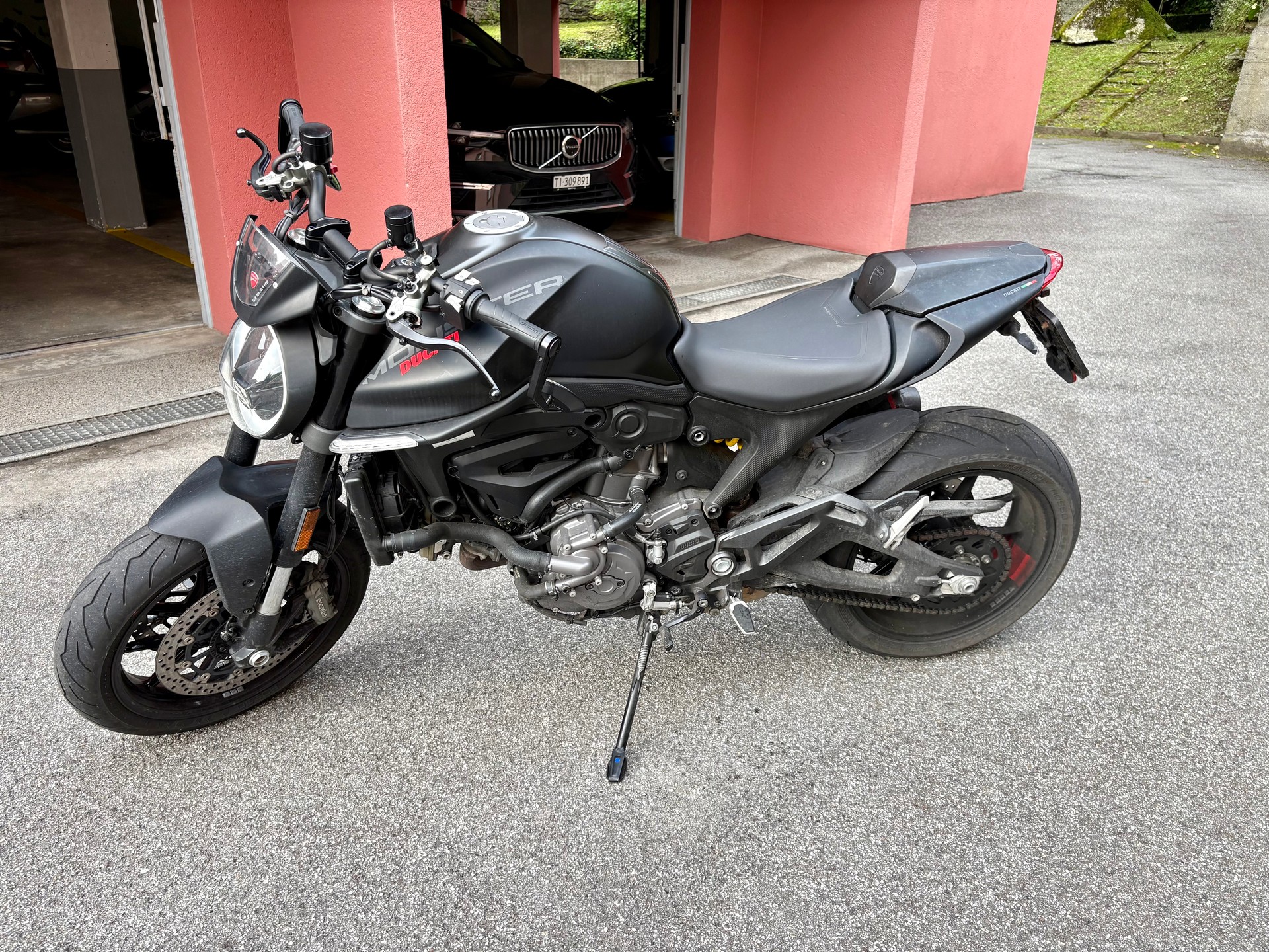 DUCATI Monster + 937 Dark Staealth