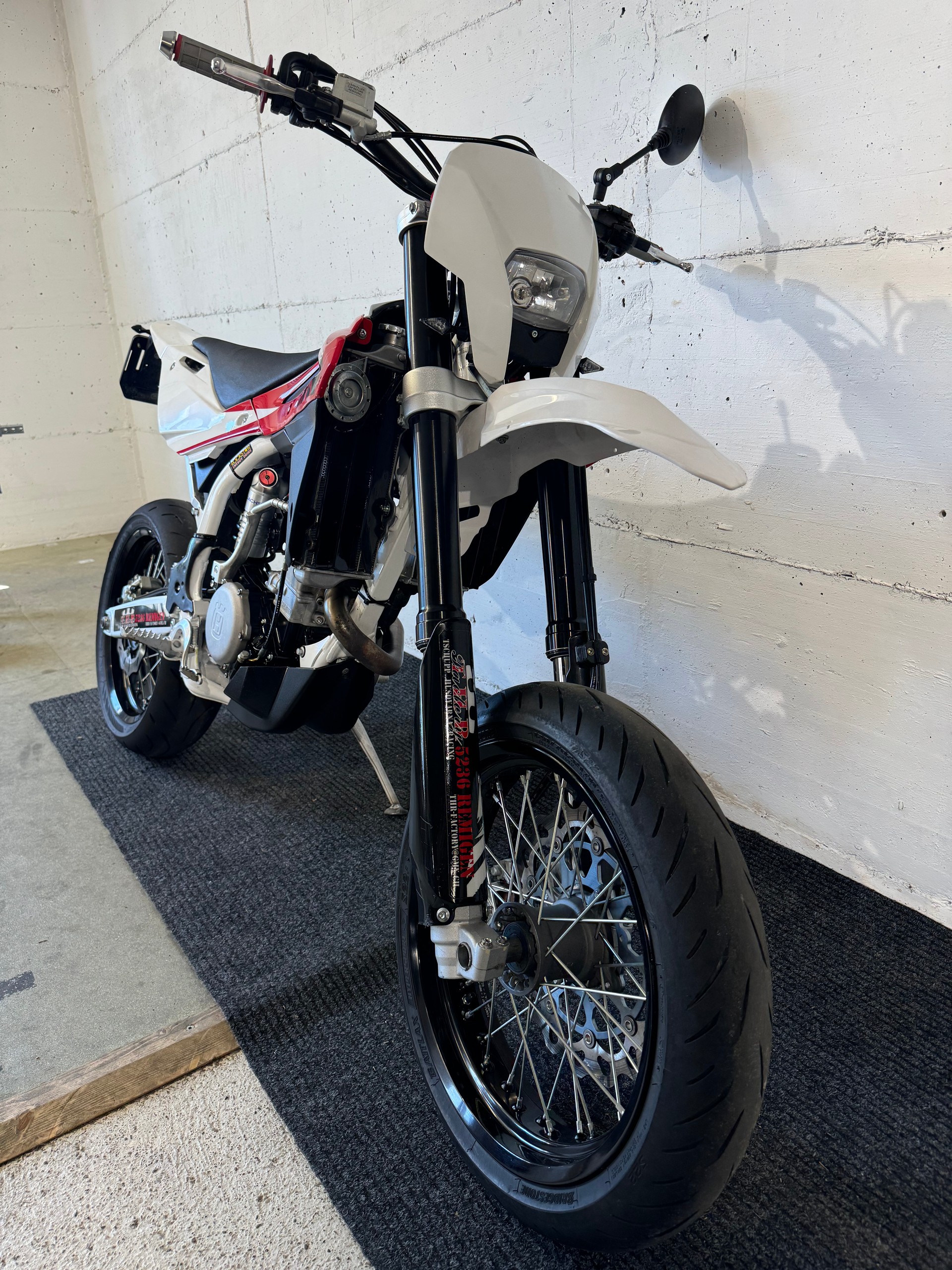 HUSQVARNA TE 250i-showroom-element-2