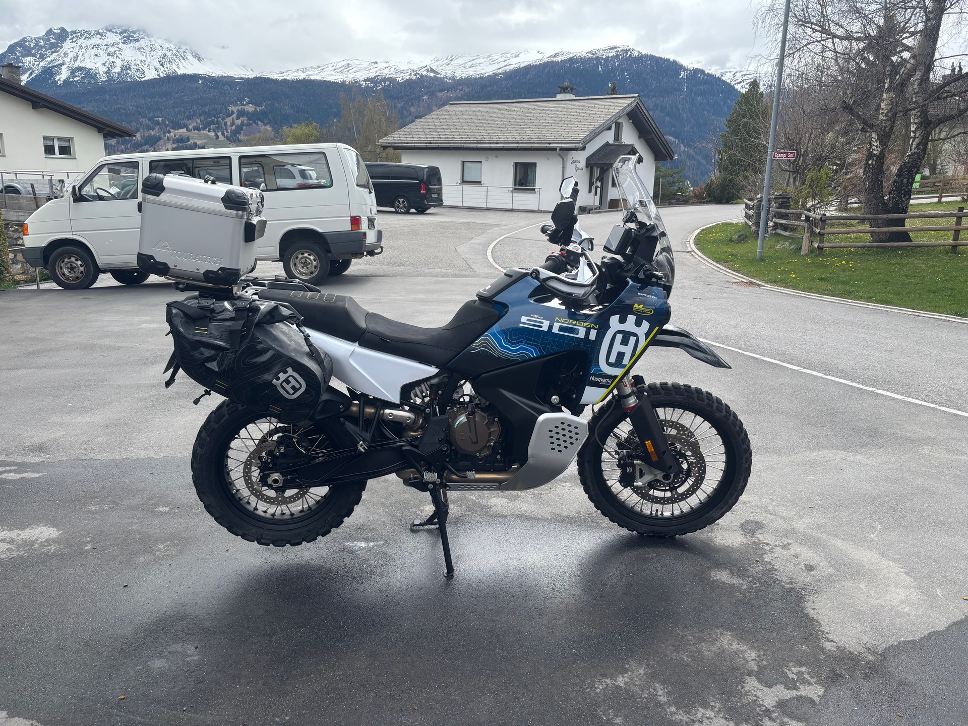 HUSQVARNA Expedition