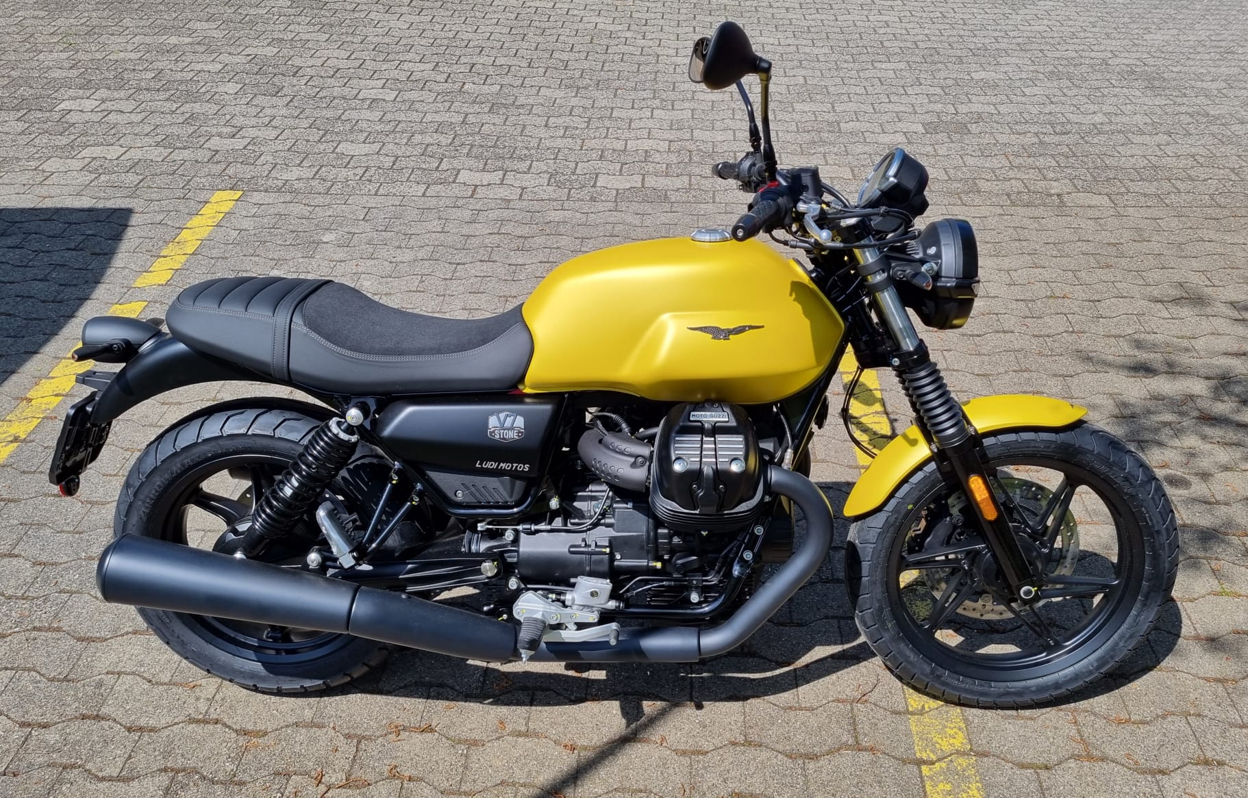 MOTO GUZZI V7 IV 850 Stone-image-3