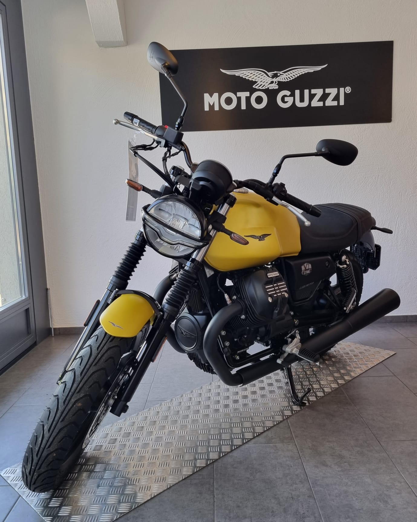 MOTO GUZZI V7 IV 850 Stone-image-1