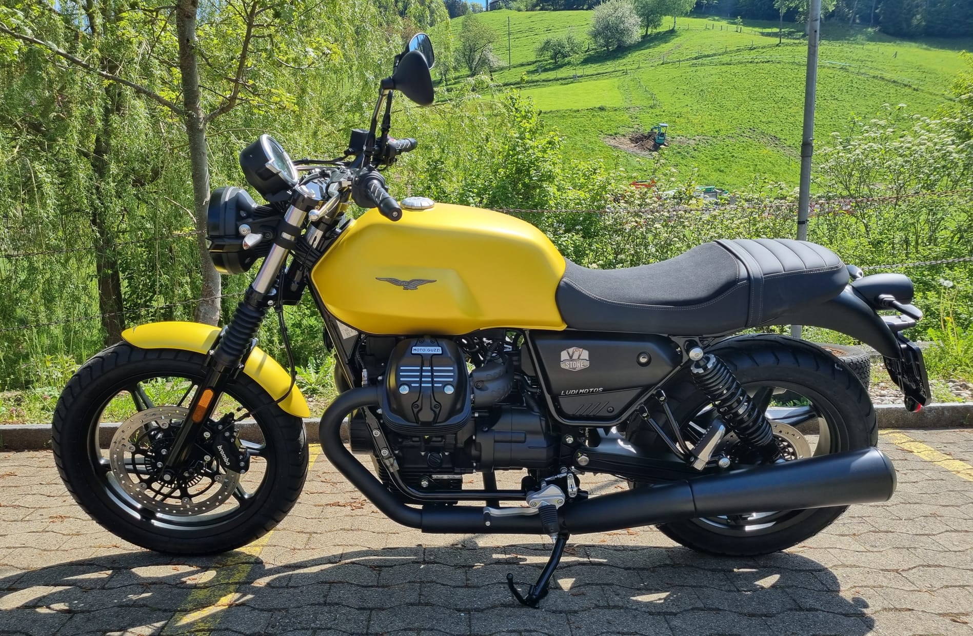 MOTO GUZZI V7 IV 850 Stone-image-0