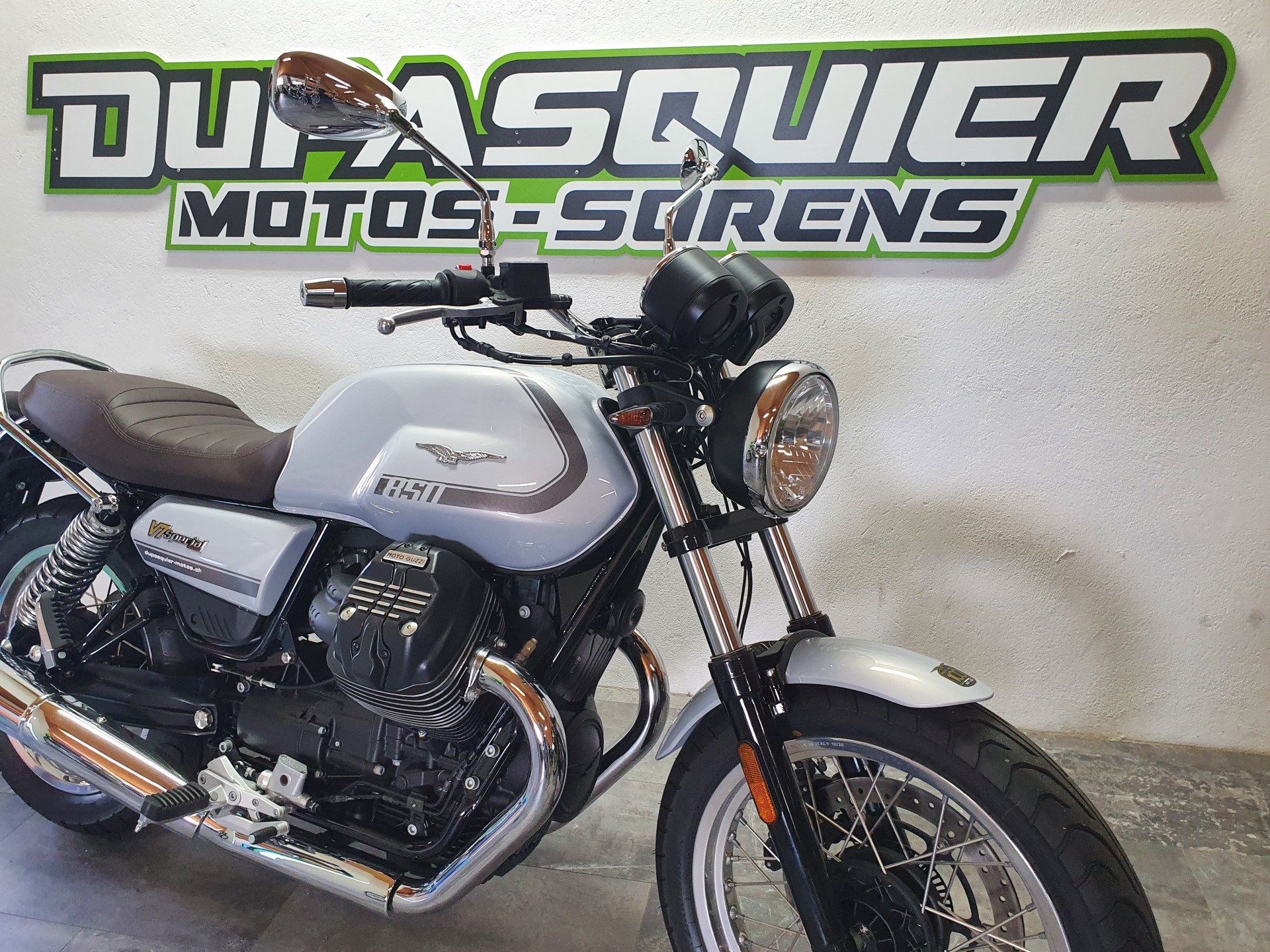 MOTO GUZZI V7 850 Special-showroom-element-2