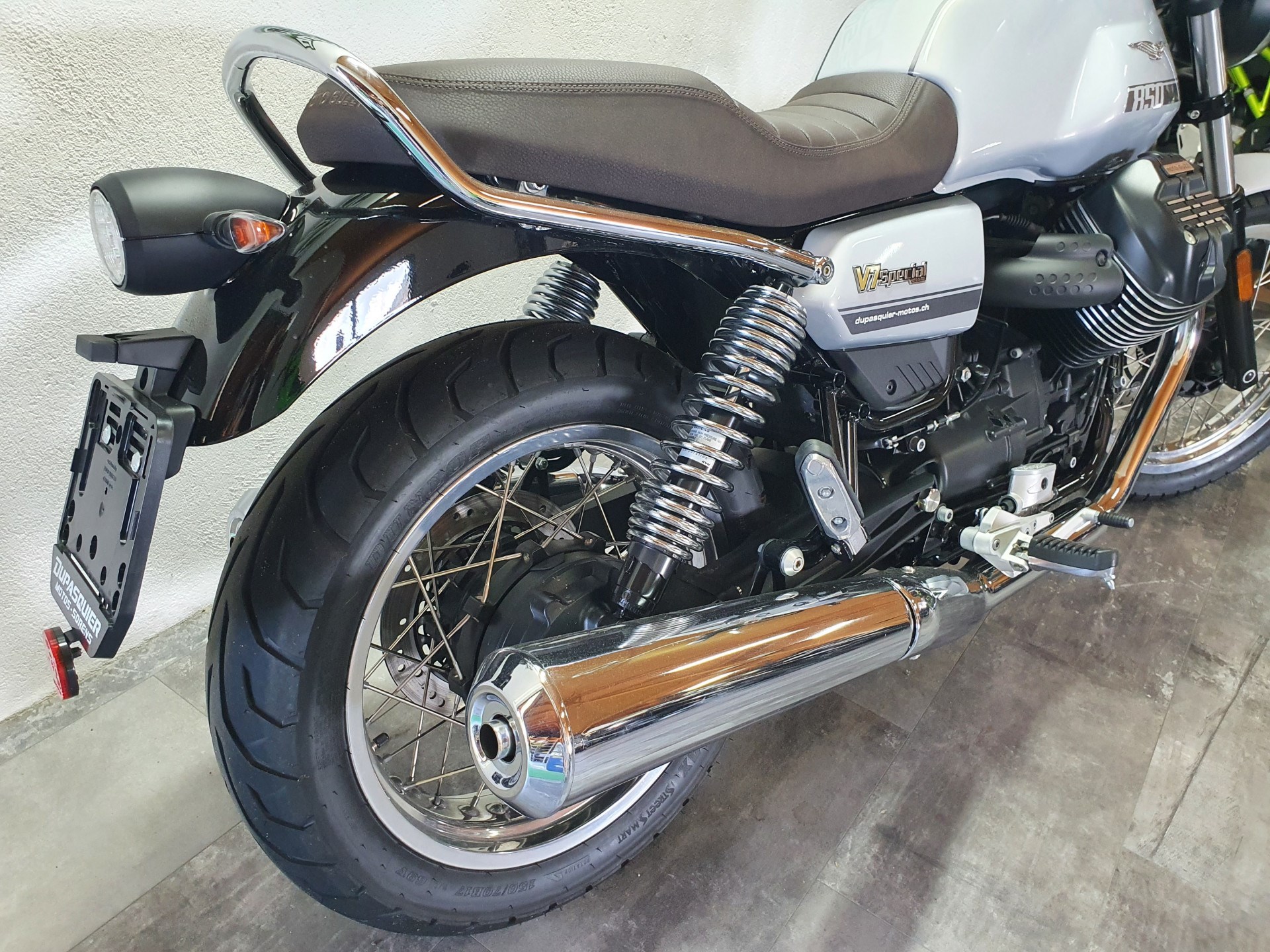 MOTO GUZZI V7 850 Special-showroom-element-3
