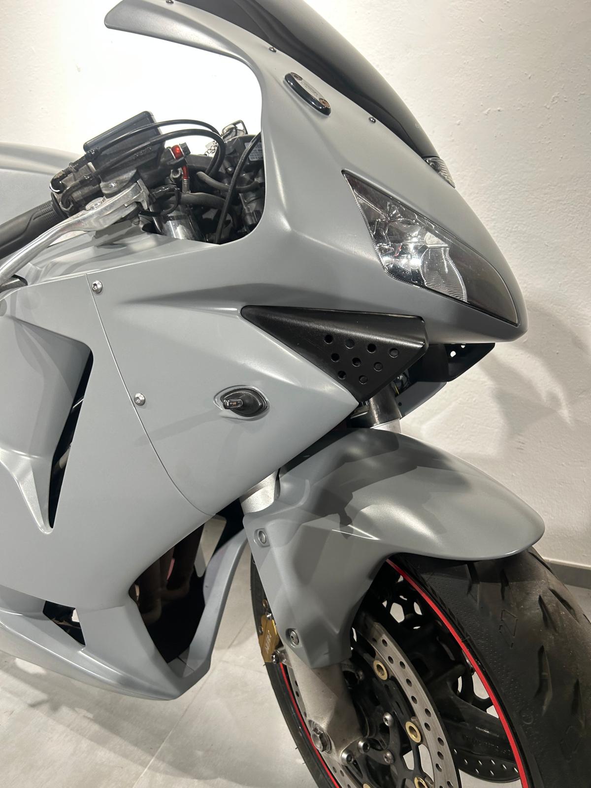 HONDA CBR 600 RR-showroom-element-1