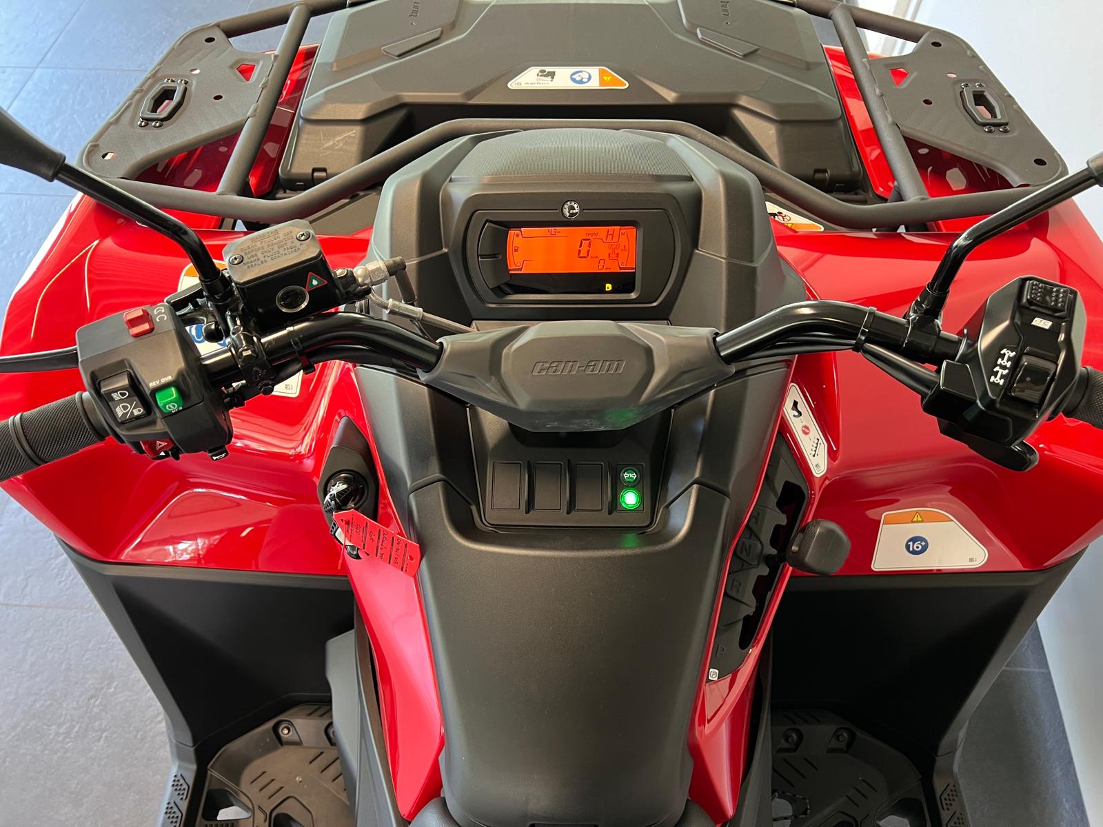 CAN-AM Outlander 700 MAX DPS ABS T-image-12