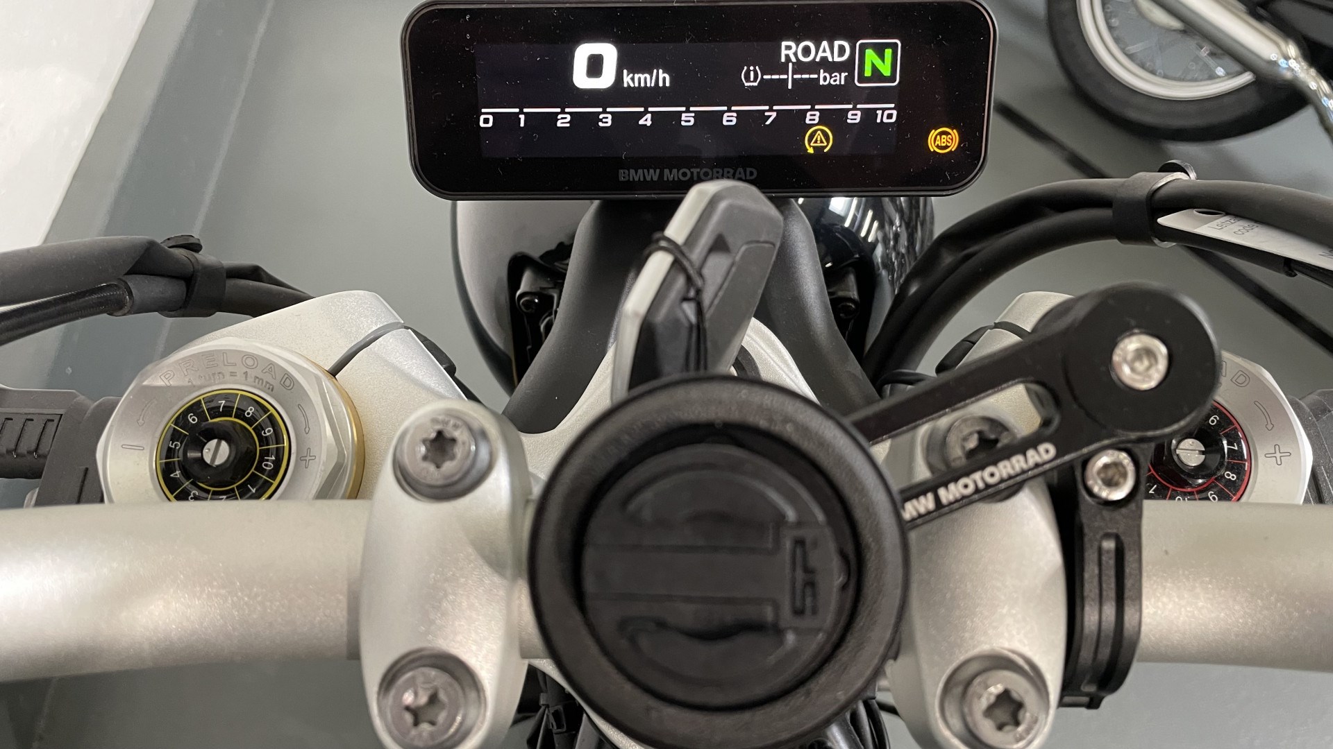BMW R 12 nineT CHF 1'600 de prime inclus jusqu'au 30.06.2025-showroom-element-3